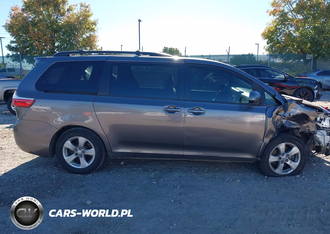 2017 Toyota Sienna Le 8 Passenger VIN:5TDKZ3DC5HS838005 - 13