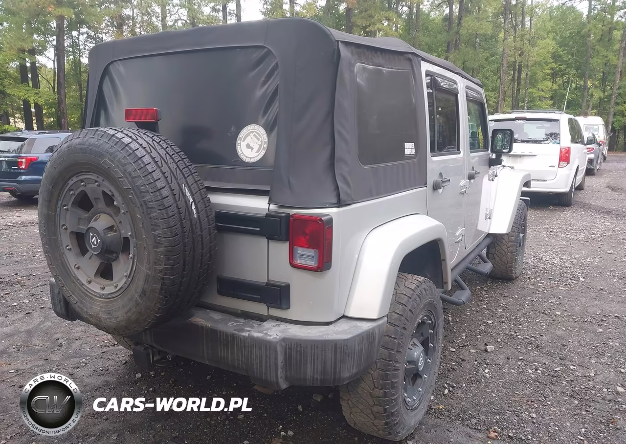2007 Jeep Wrangler Unlimited Sahara VIN:1J4GA59187L183929 - 4