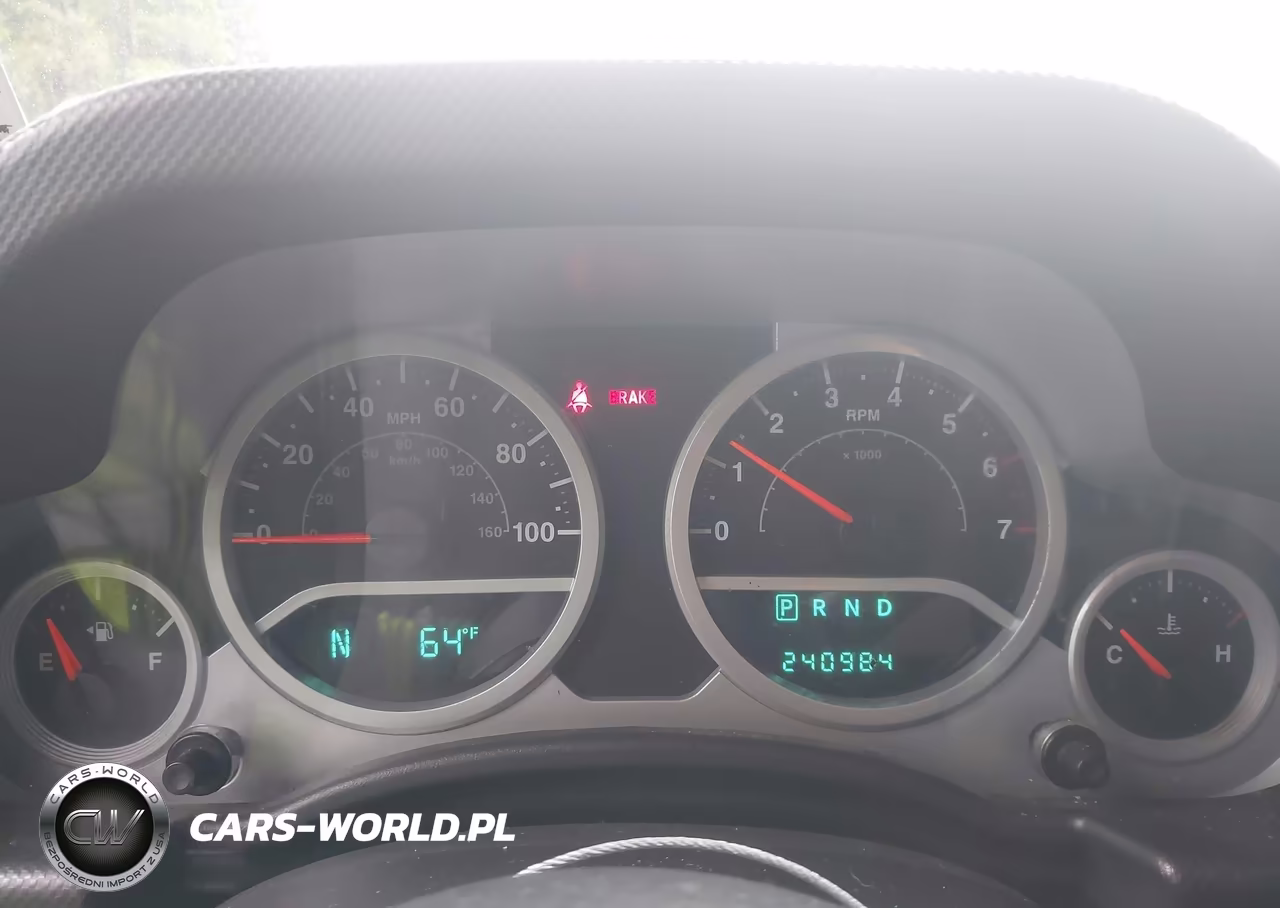 2007 Jeep Wrangler Unlimited Sahara VIN:1J4GA59187L183929 - 7