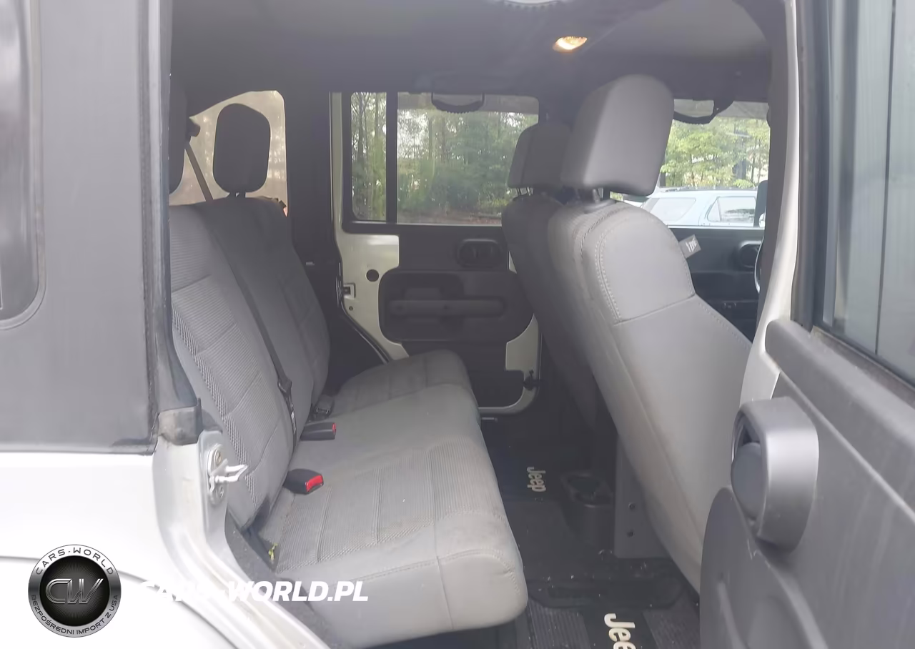 2007 Jeep Wrangler Unlimited Sahara VIN:1J4GA59187L183929 - 8