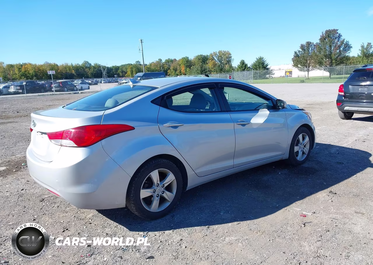 2012 Hyundai Elantra Gls VIN:5NPDH4AE1CH065605 - 4