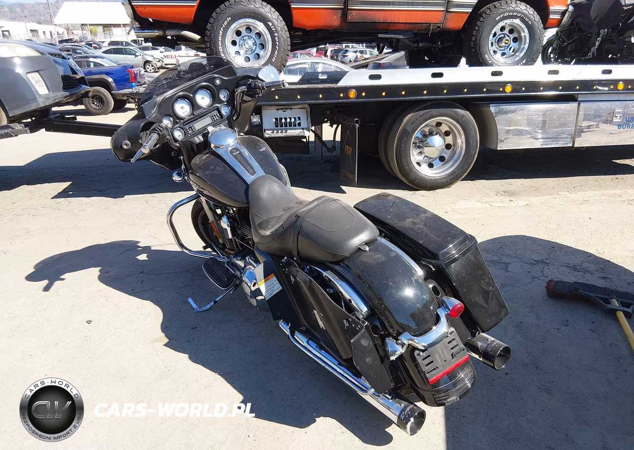 2012 Harley-Davidson Flhx Street Glide VIN:1HD1KBM31CB634326 - 3