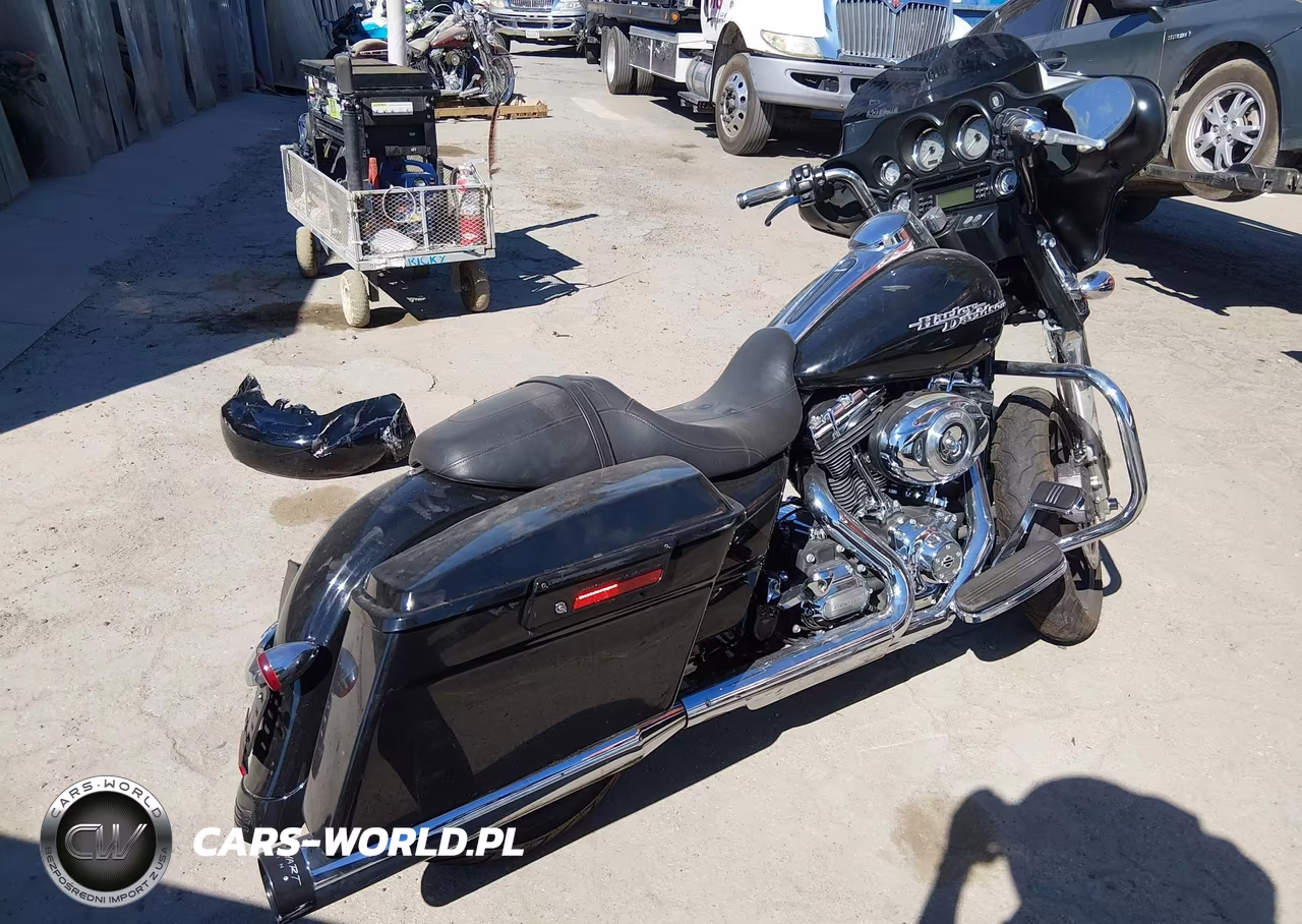 2012 Harley-Davidson Flhx Street Glide VIN:1HD1KBM31CB634326 - 4