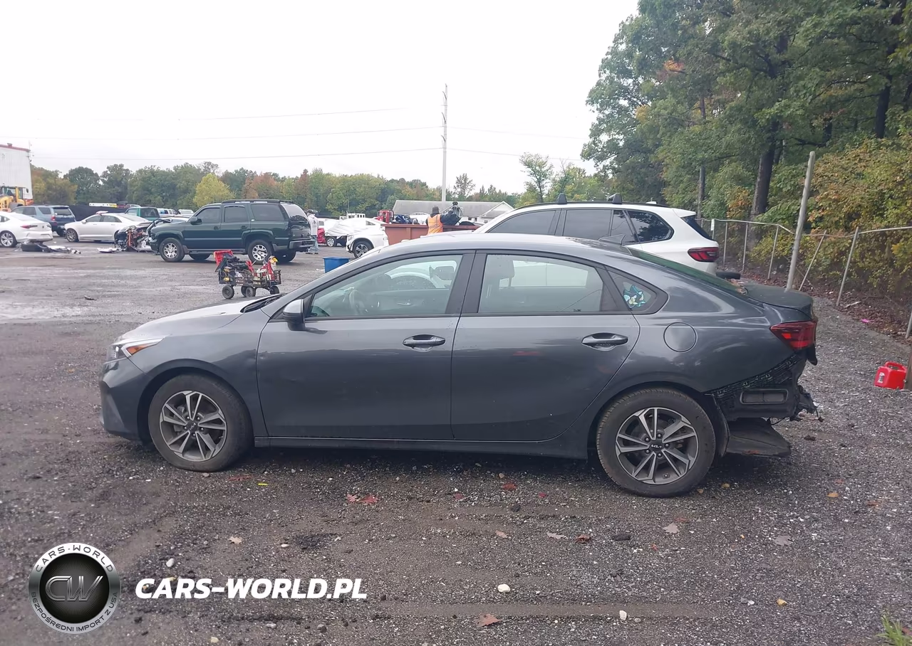 2024 Kia Forte Lxs VIN:3KPF24AD2RE758259 - 14