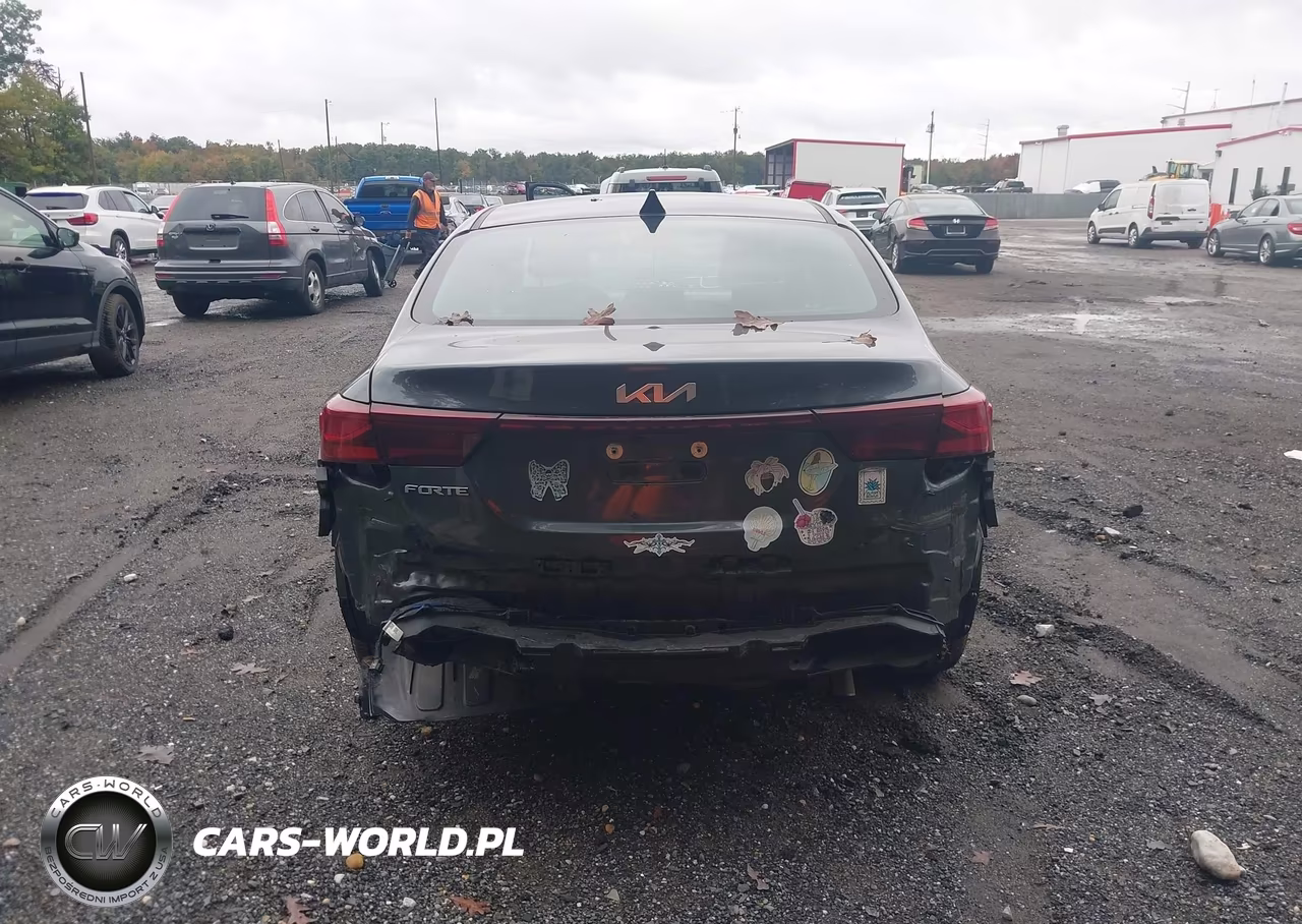 2024 Kia Forte Lxs VIN:3KPF24AD2RE758259 - 16