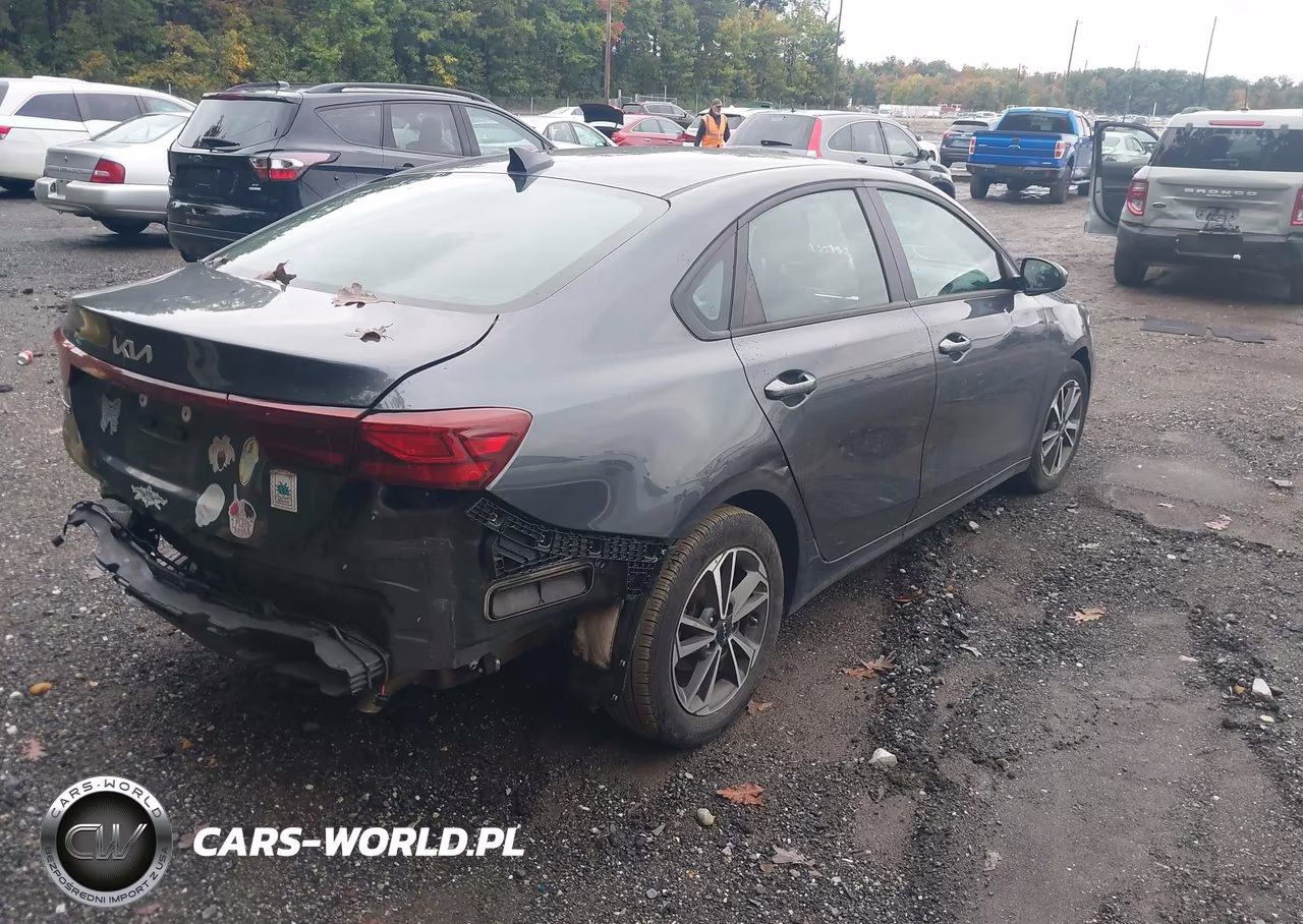 2024 Kia Forte Lxs VIN:3KPF24AD2RE758259 - 4