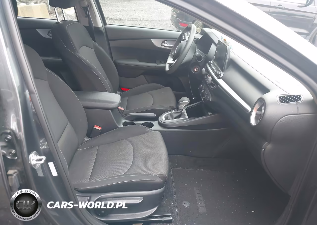 2024 Kia Forte Lxs VIN:3KPF24AD2RE758259 - 5