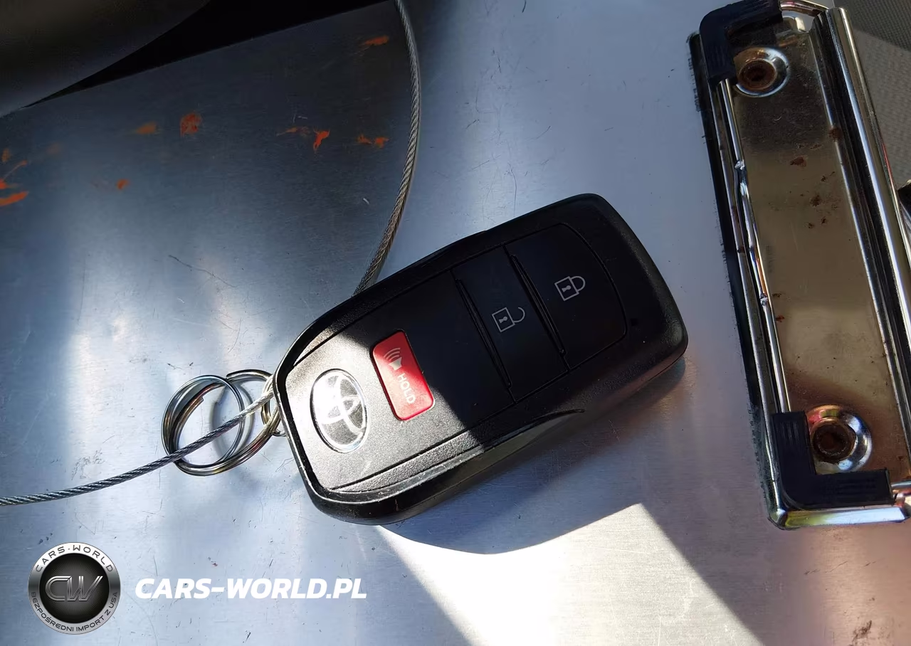 2024 Toyota Prius Le VIN:JTDACAAUXR3037930 - 11