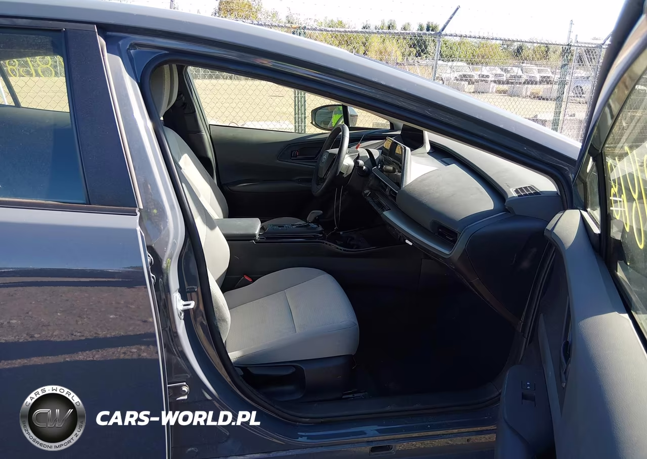 2024 Toyota Prius Le VIN:JTDACAAUXR3037930 - 5