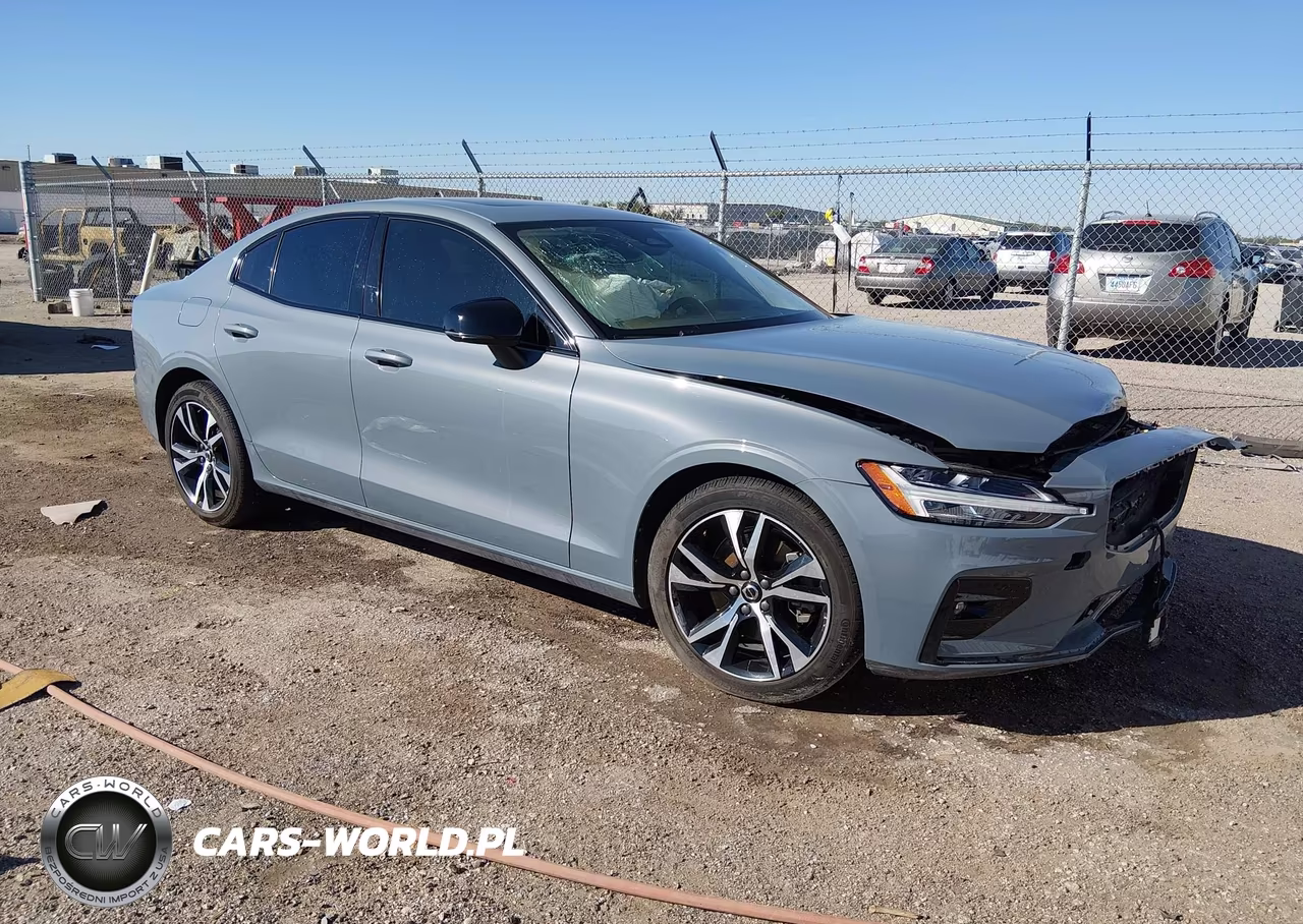 2024 Volvo S60 B5 Core Dark Theme