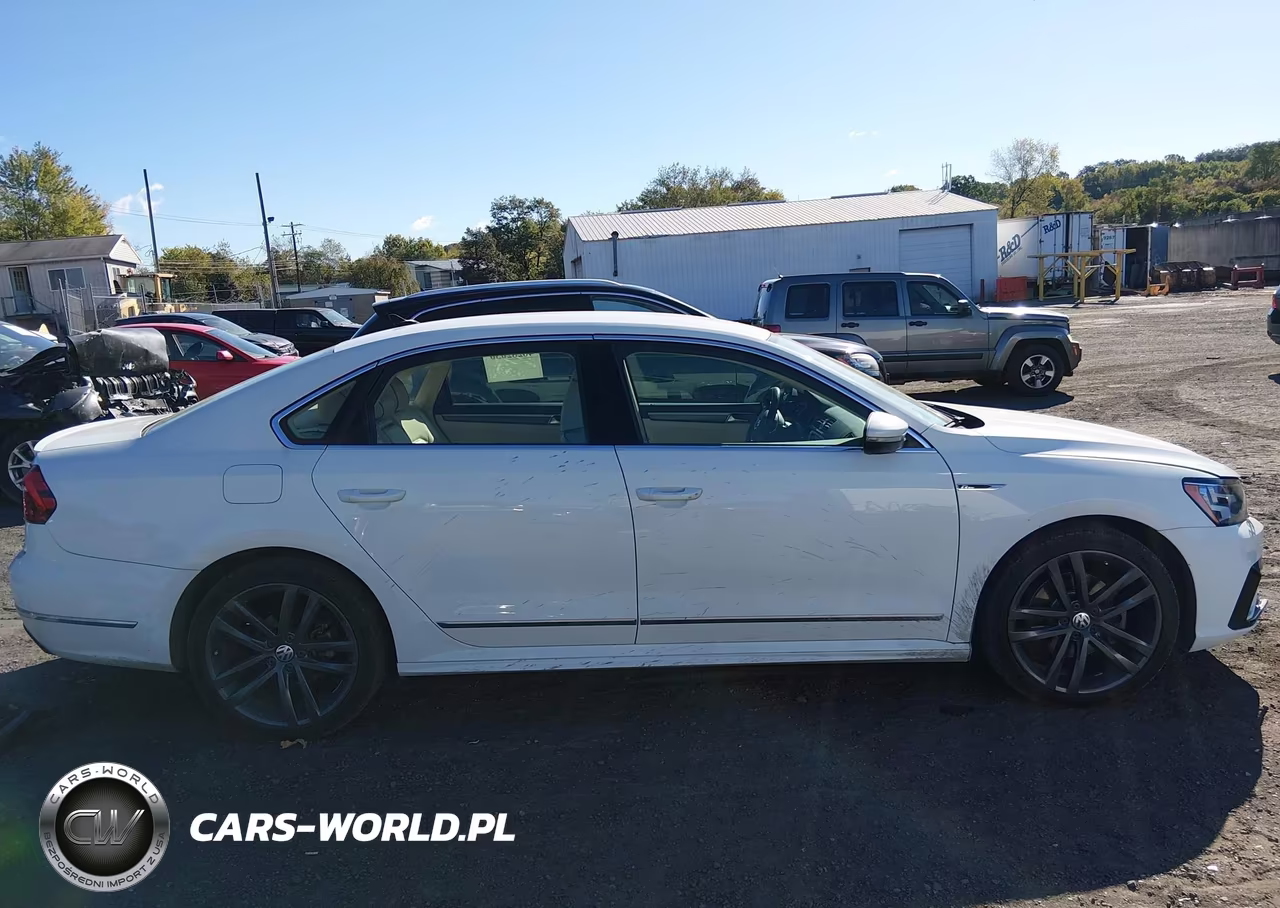 2017 Volkswagen Passat 1.8T R-Line VIN:1VWDT7A38HC044815 - 13