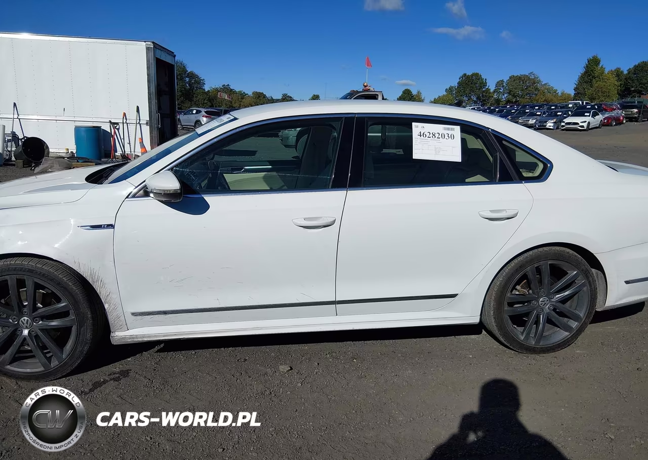 2017 Volkswagen Passat 1.8T R-Line VIN:1VWDT7A38HC044815 - 14