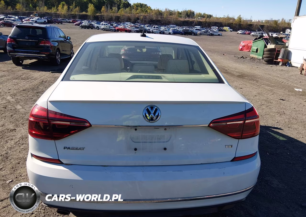 2017 Volkswagen Passat 1.8T R-Line VIN:1VWDT7A38HC044815 - 16
