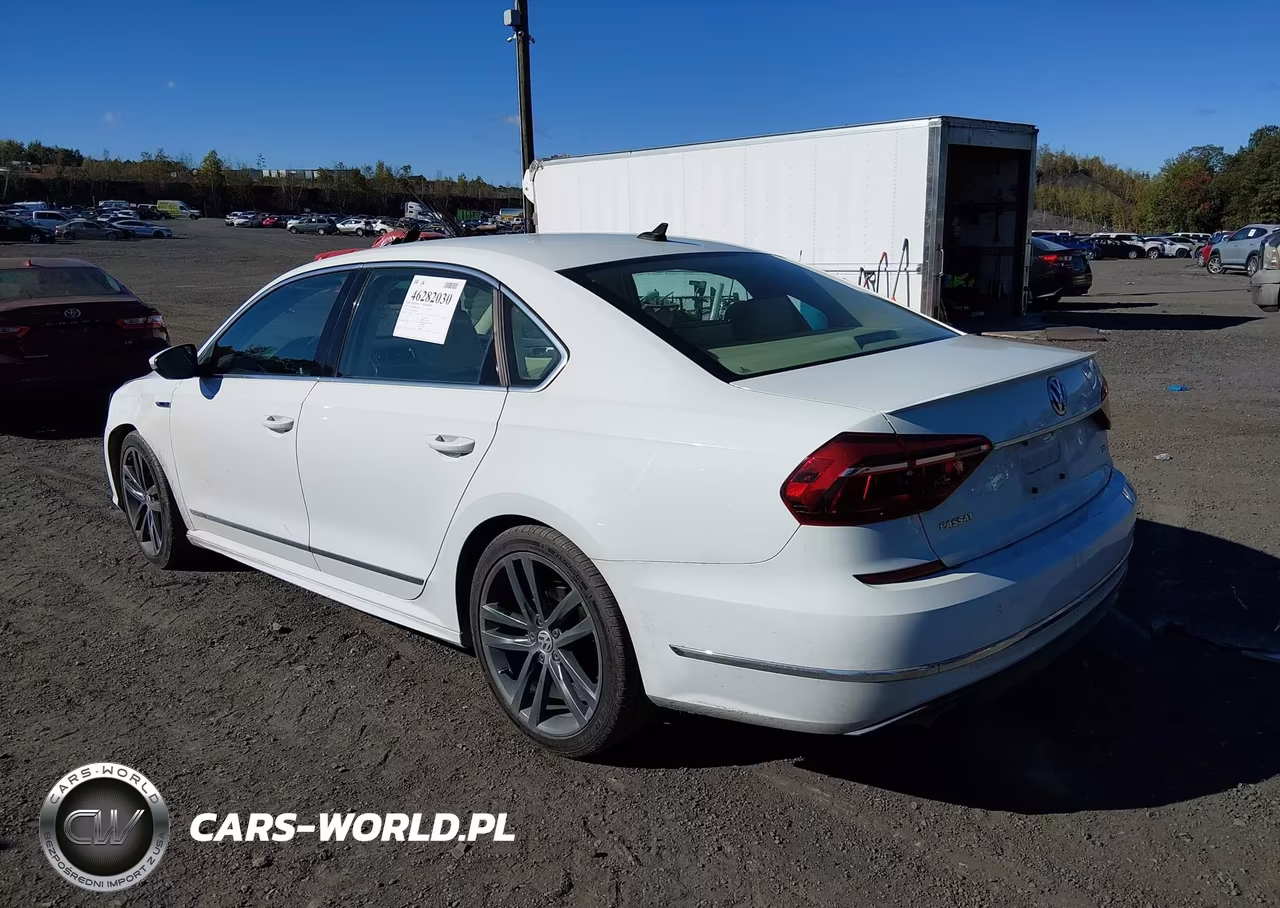 2017 Volkswagen Passat 1.8T R-Line VIN:1VWDT7A38HC044815 - 3