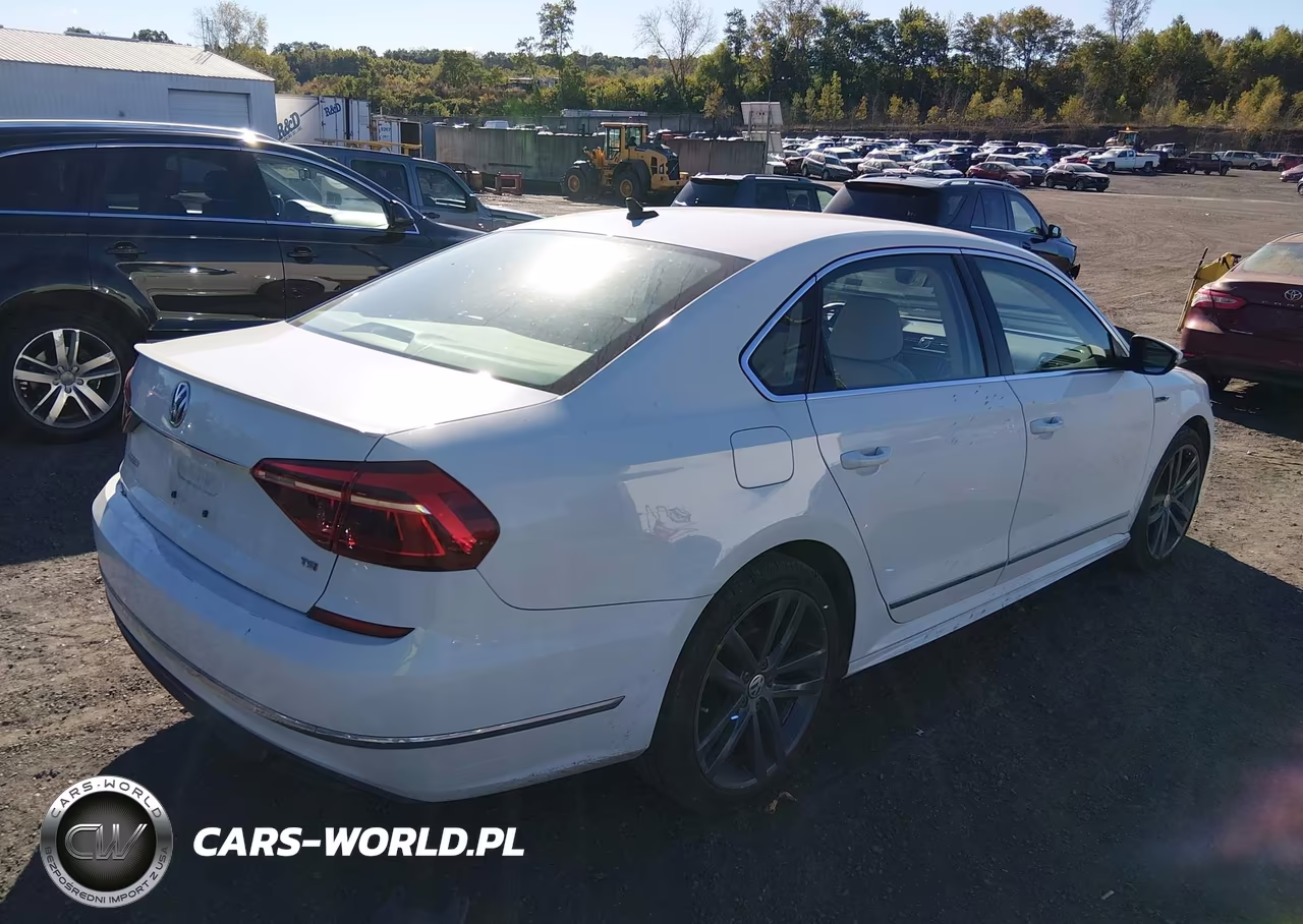 2017 Volkswagen Passat 1.8T R-Line VIN:1VWDT7A38HC044815 - 4