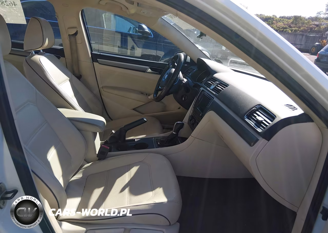 2017 Volkswagen Passat 1.8T R-Line VIN:1VWDT7A38HC044815 - 5