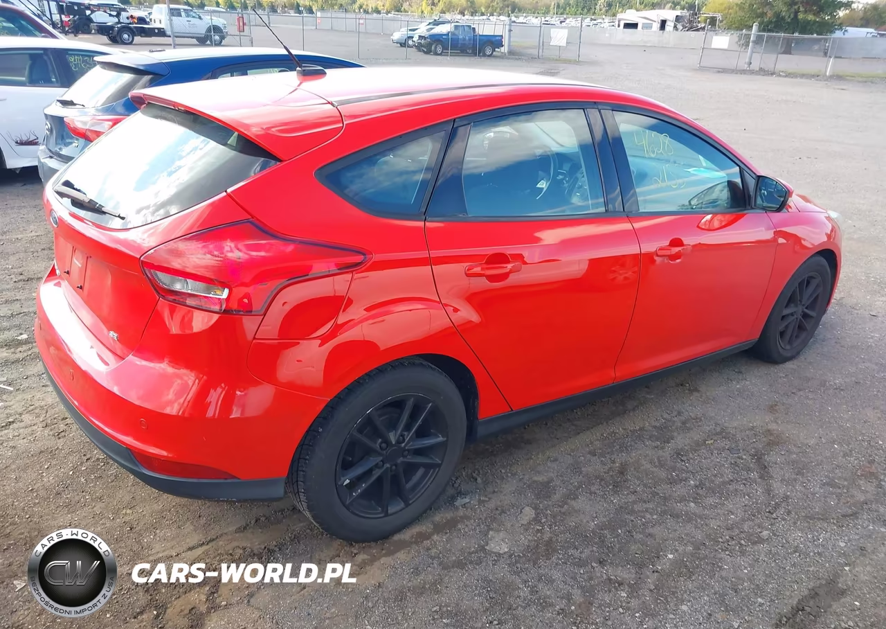 2015 Ford Focus Se VIN:1FADP3K2XFL350794 - 4