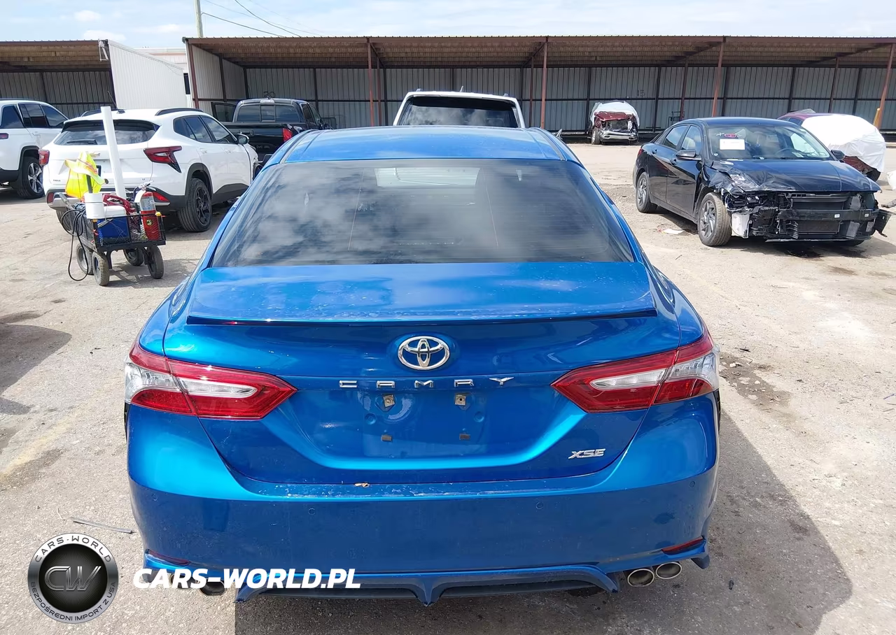 2018 Toyota Camry Xse VIN:4T1B61HK0JU119935 - 17