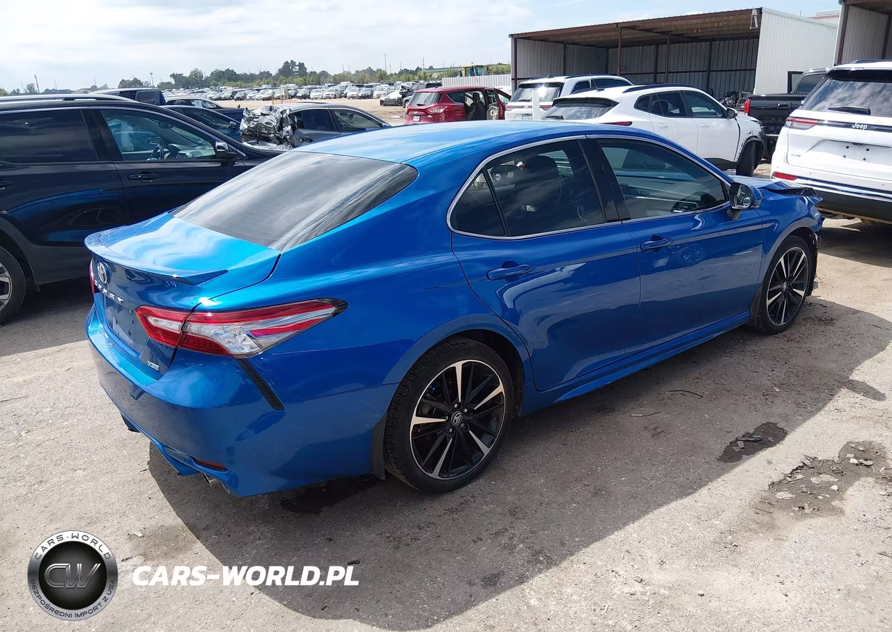 2018 Toyota Camry Xse VIN:4T1B61HK0JU119935 - 4