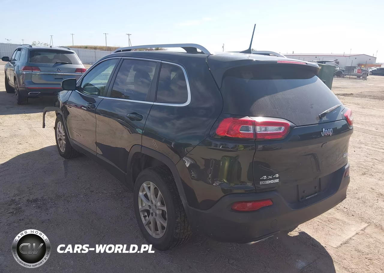 2016 Jeep Cherokee Latitude VIN:1C4PJMCS4GW131682 - 3