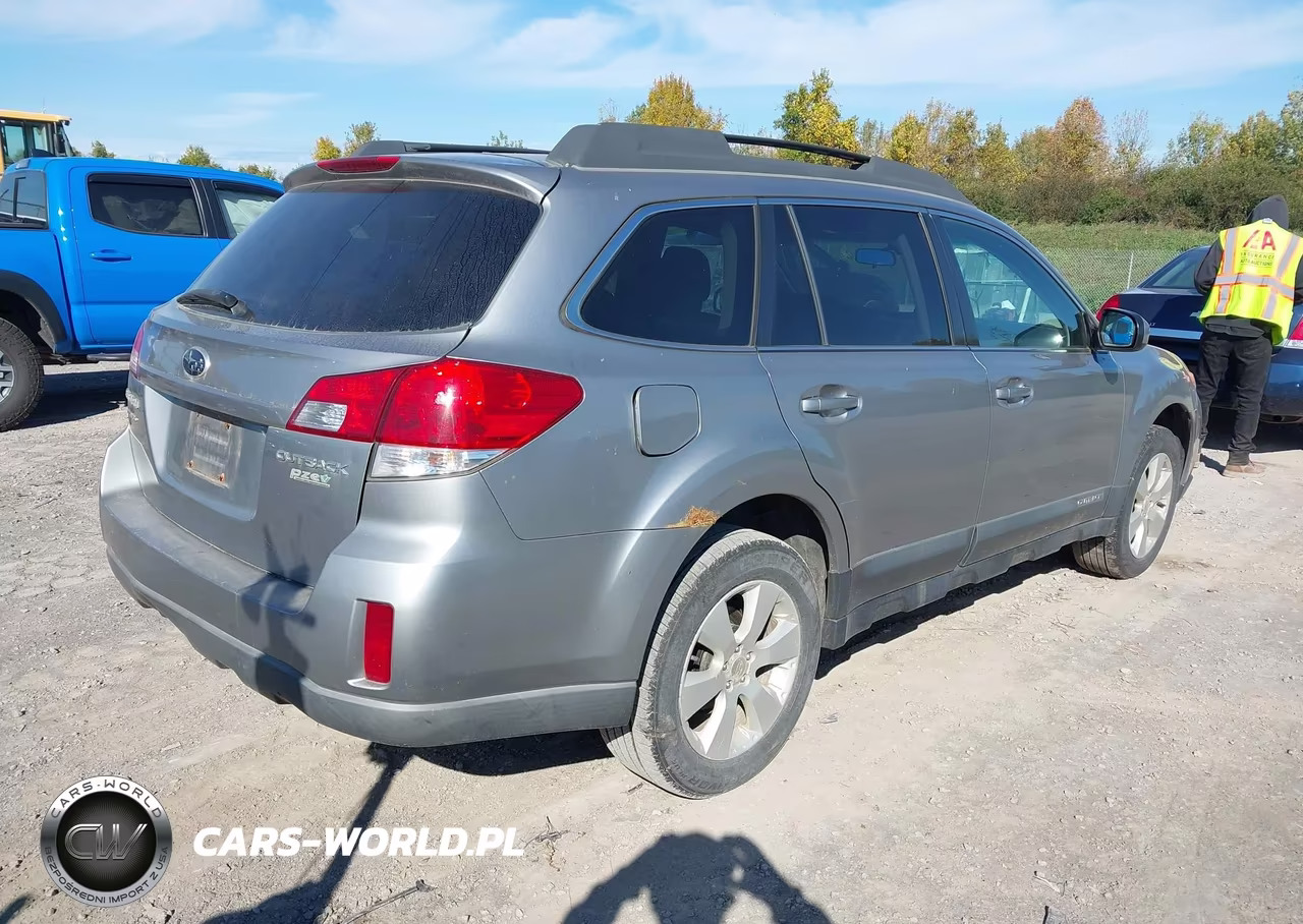 2010 Subaru Outback 2.5I Premium VIN:4S4BRBCC5A3370792 - 4