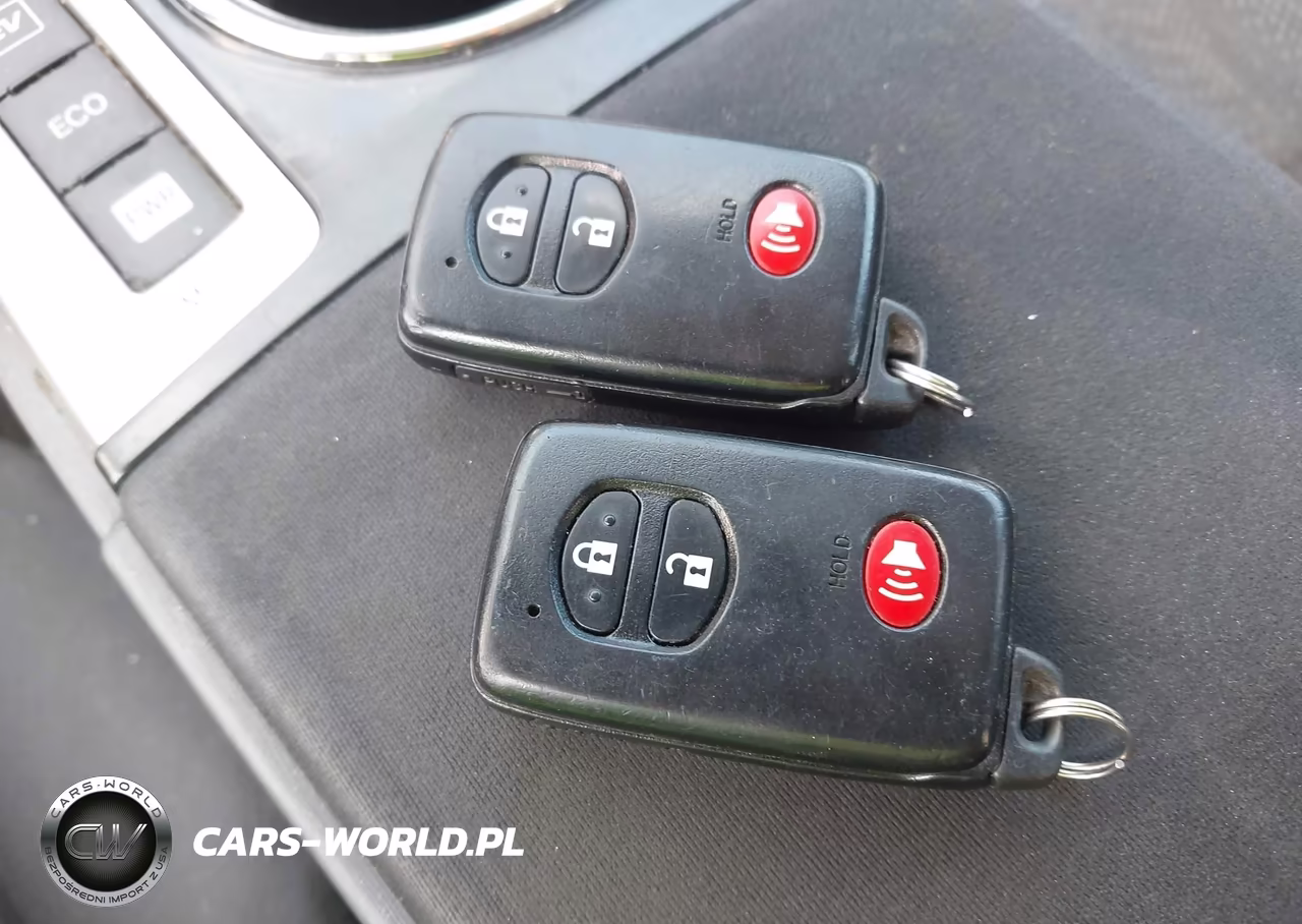 2012 Toyota Prius V Three VIN:JTDZN3EUXC3136502 - 10