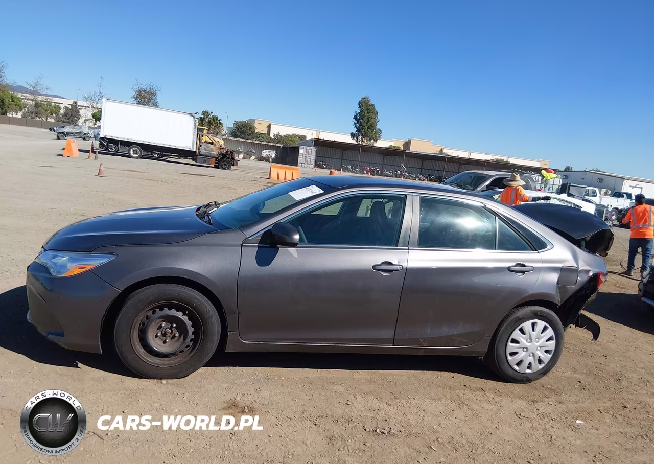 2015 Toyota Camry Le VIN:4T1BF1FK6FU973760 - 14