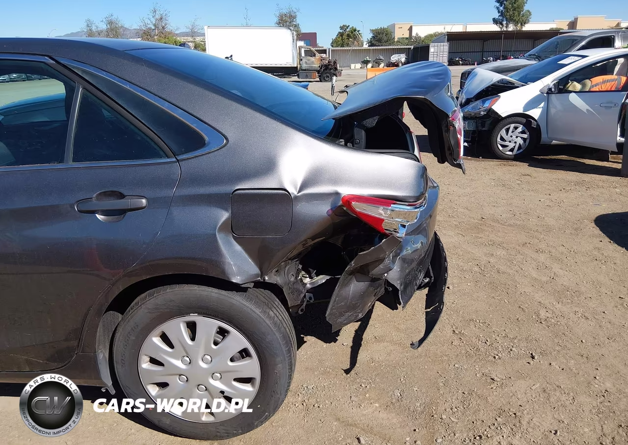 2015 Toyota Camry Le VIN:4T1BF1FK6FU973760 - 17