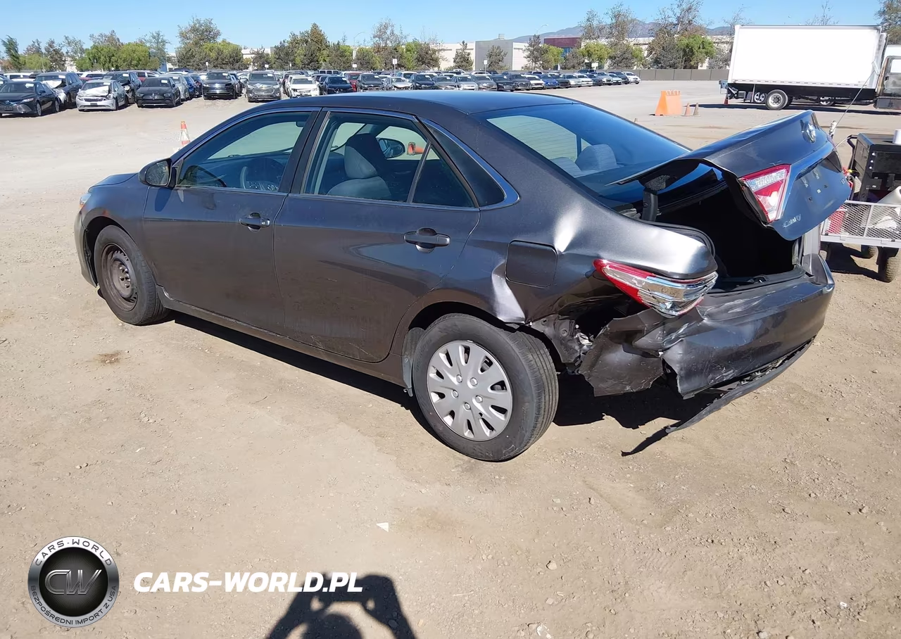 2015 Toyota Camry Le VIN:4T1BF1FK6FU973760 - 3