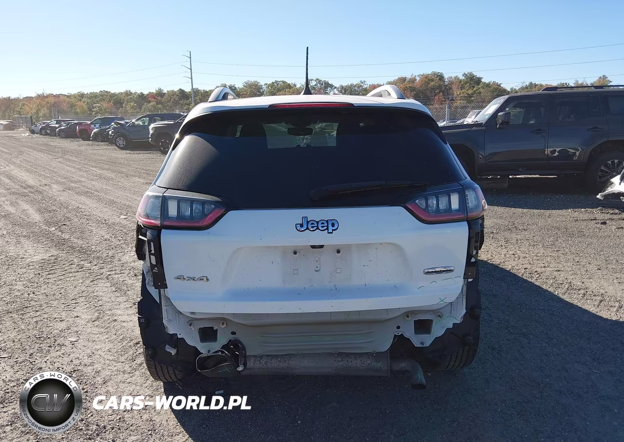 2019 Jeep Cherokee Latitude Plus 4X4 VIN:1C4PJMLX5KD267433 - 16