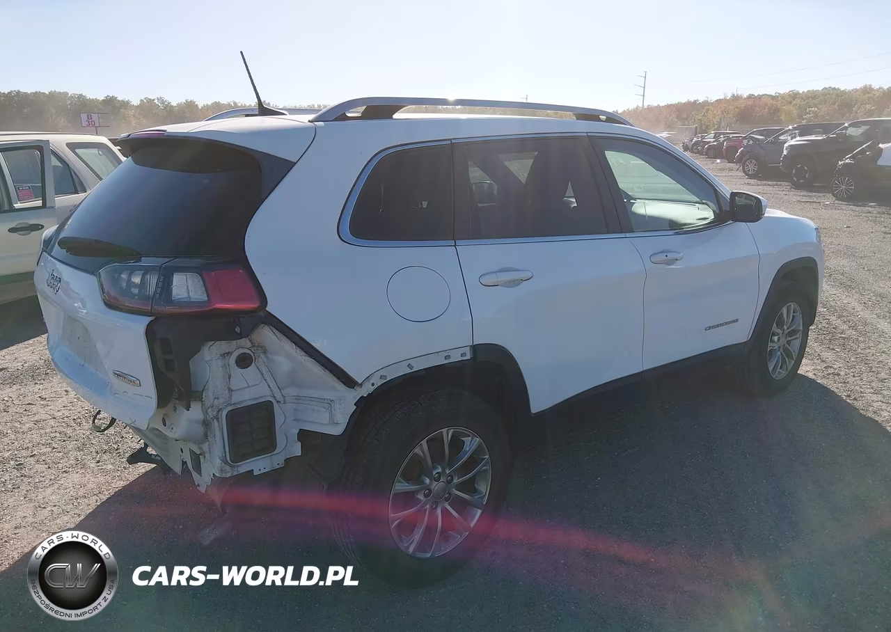 2019 Jeep Cherokee Latitude Plus 4X4 VIN:1C4PJMLX5KD267433 - 4