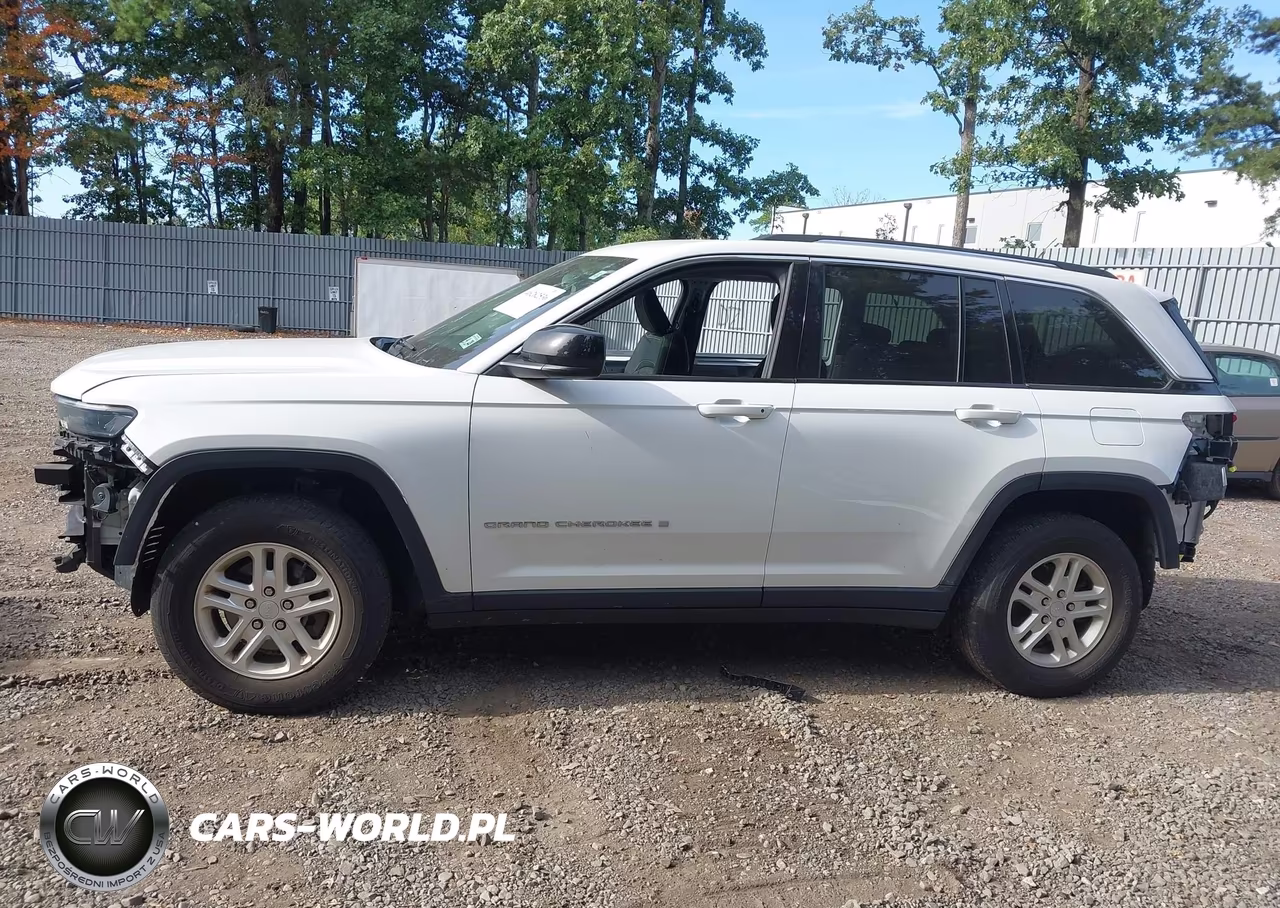 2023 Jeep Grand Cherokee Laredo 4X4 VIN:1C4RJHAG6PC549399 - 15