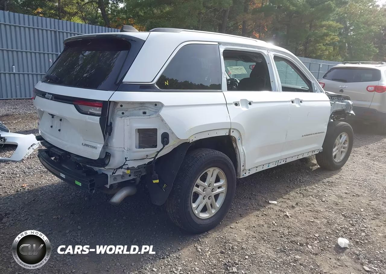 2023 Jeep Grand Cherokee Laredo 4X4 VIN:1C4RJHAG6PC549399 - 4
