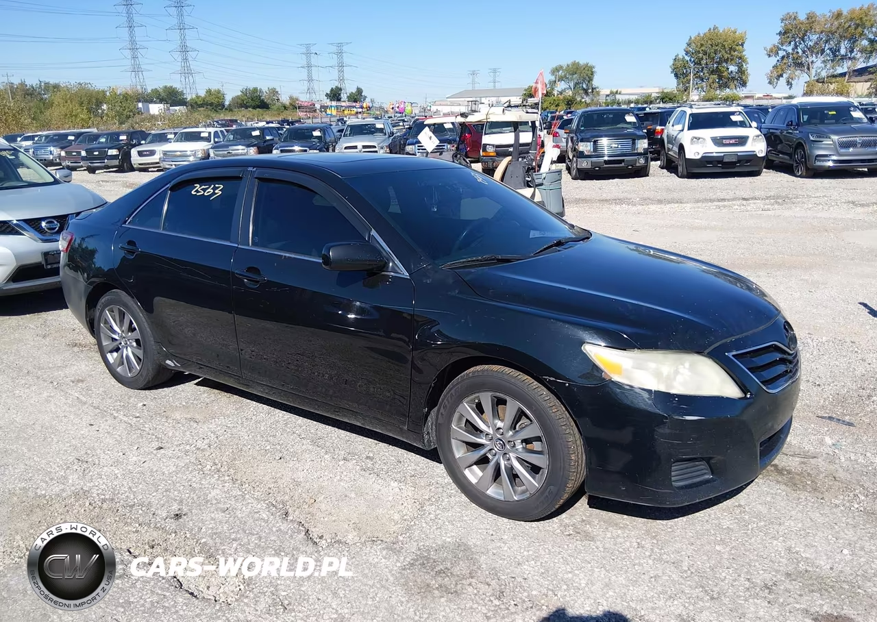 2010 Toyota Camry Le – zdjęcie 1 z 14