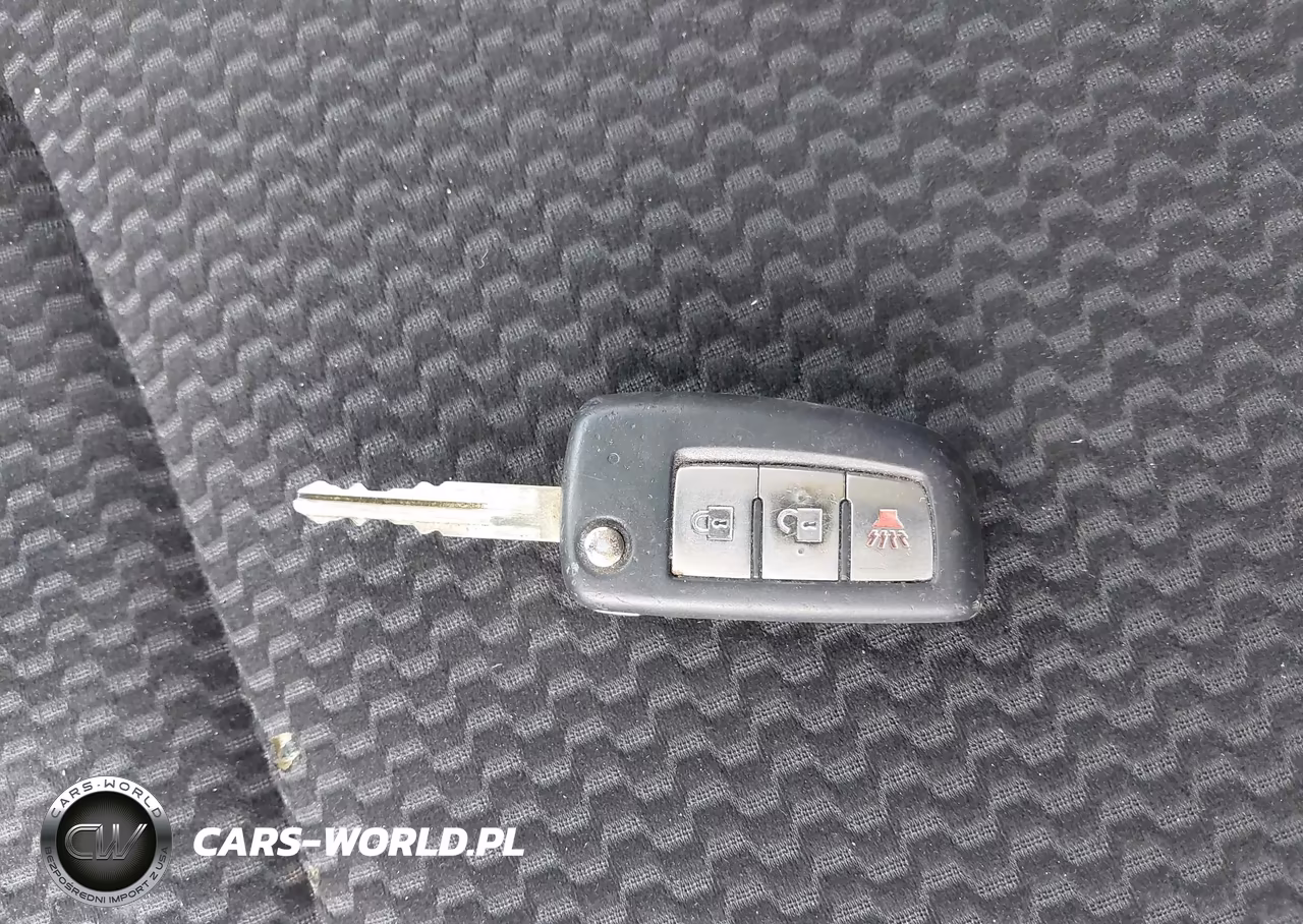 2018 Nissan Rogue Sport S VIN:JN1BJ1CR7JW256188 - 11