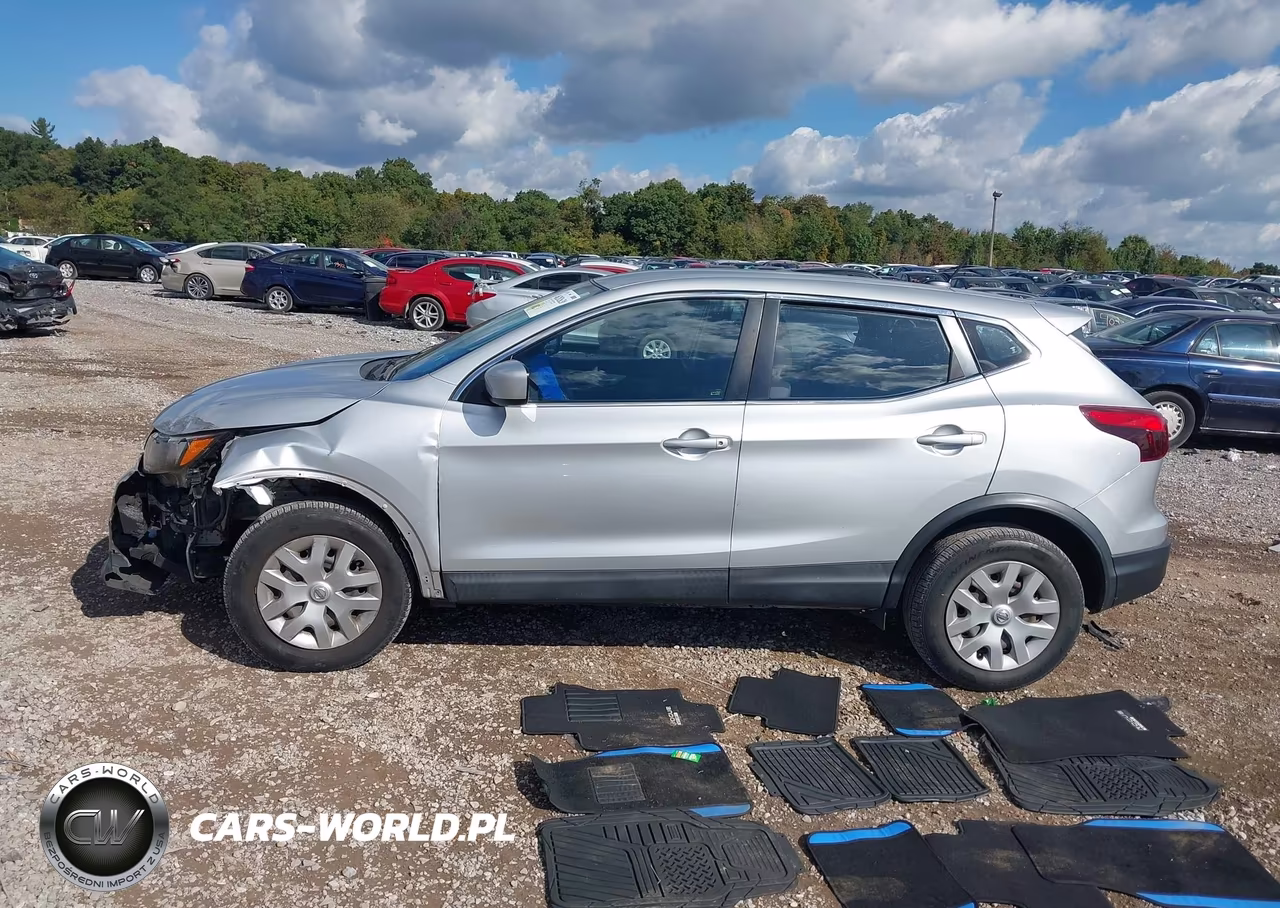2018 Nissan Rogue Sport S VIN:JN1BJ1CR7JW256188 - 14