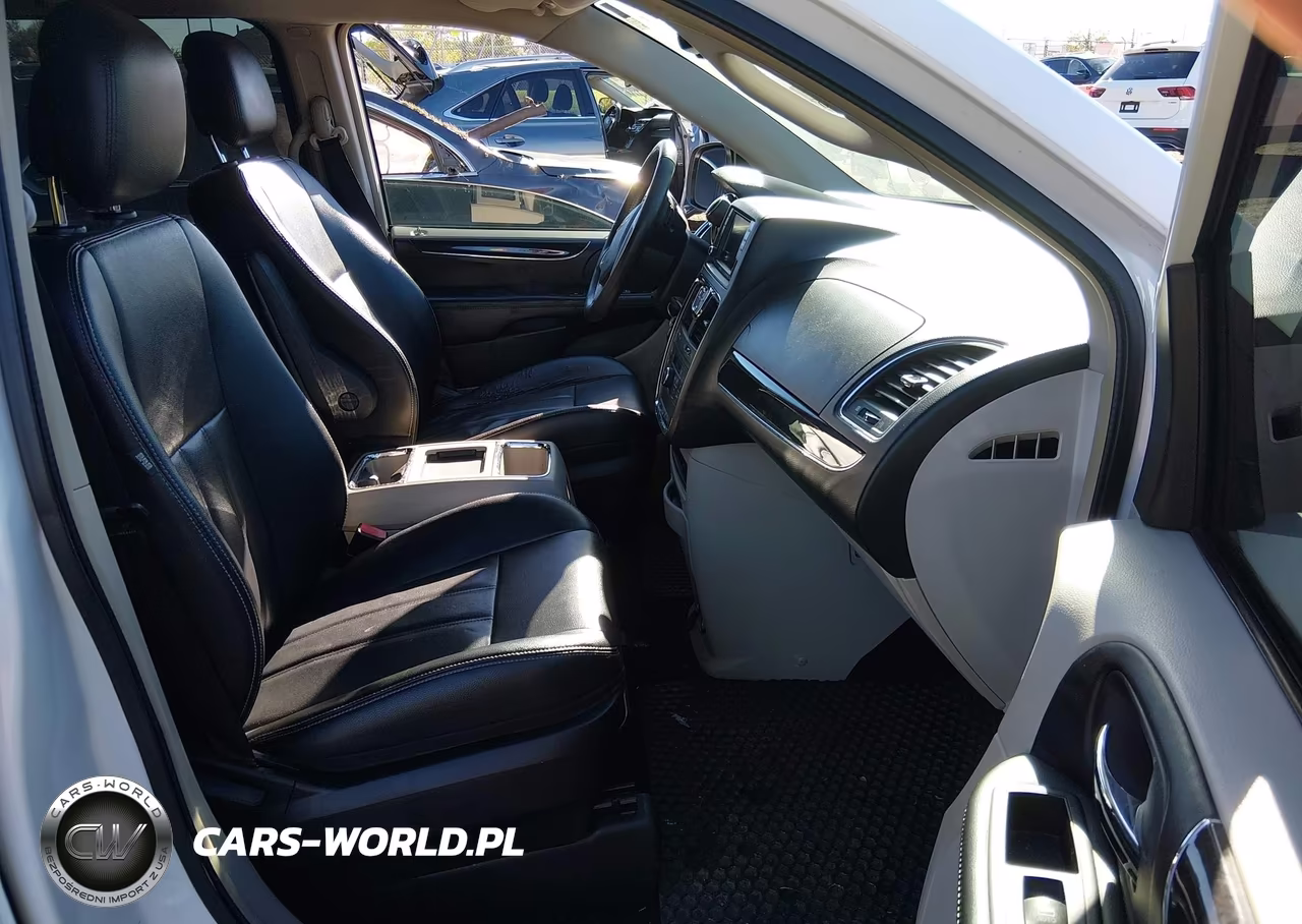 2014 Chrysler Town & Country Touring VIN:2C4RC1BGXER217647 - 5