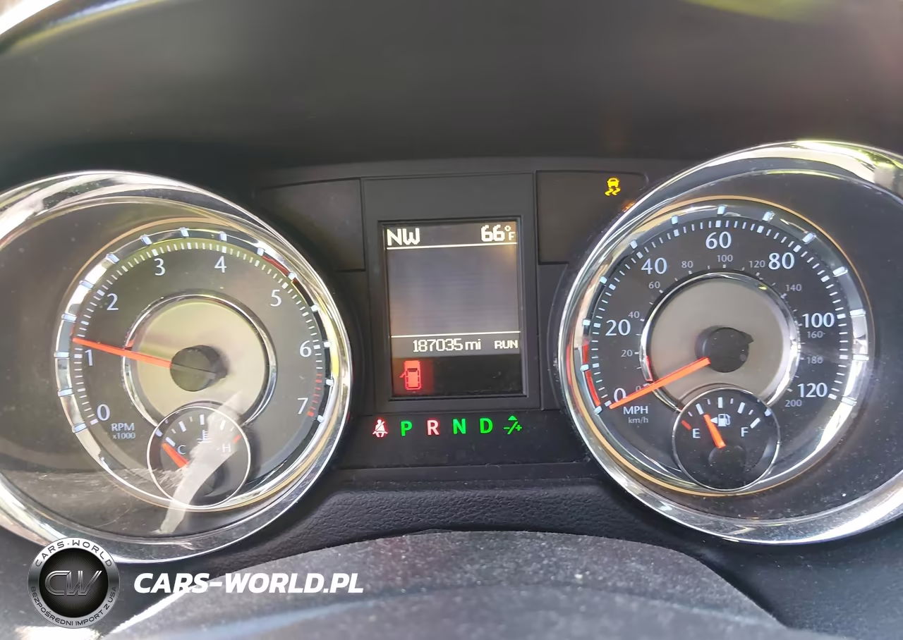 2014 Chrysler Town & Country Touring VIN:2C4RC1BGXER217647 - 7