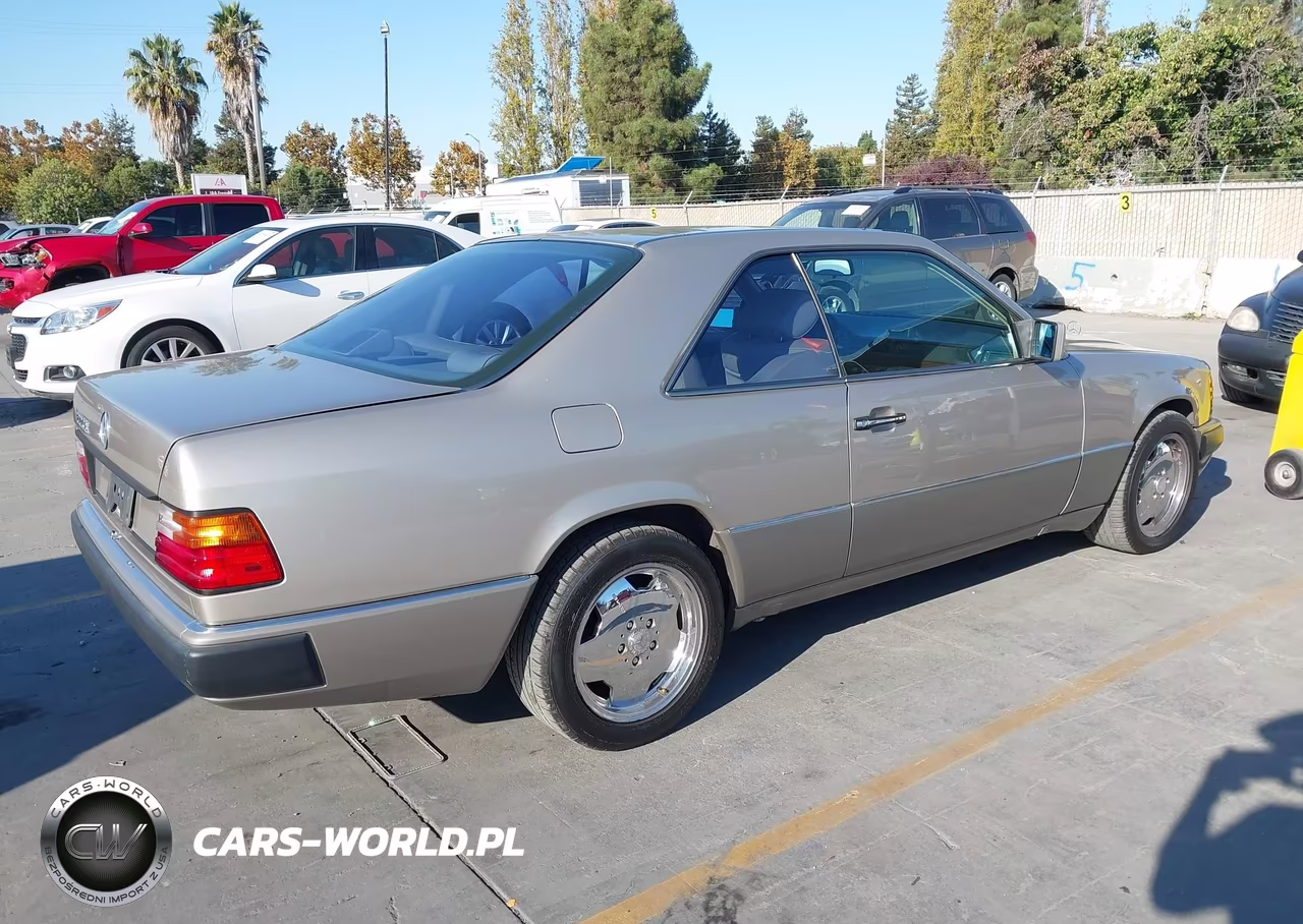 1990 Mercedes-Benz 300 Ce VIN:WDBEA51DXLB137035 - 4