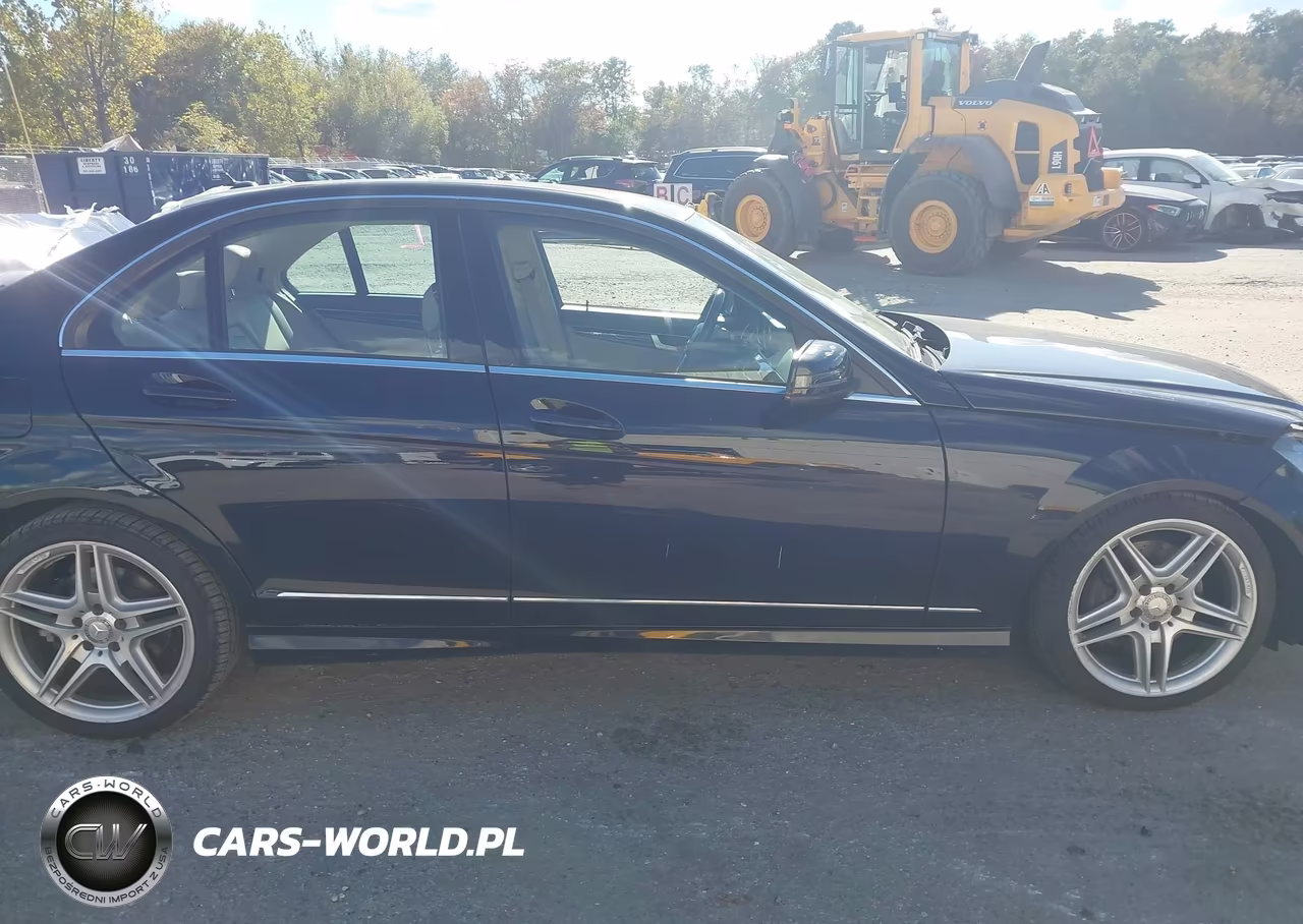 2013 Mercedes-Benz C 300 Sport 4Matic VIN:WDDGF8AB1DR278795 - 13