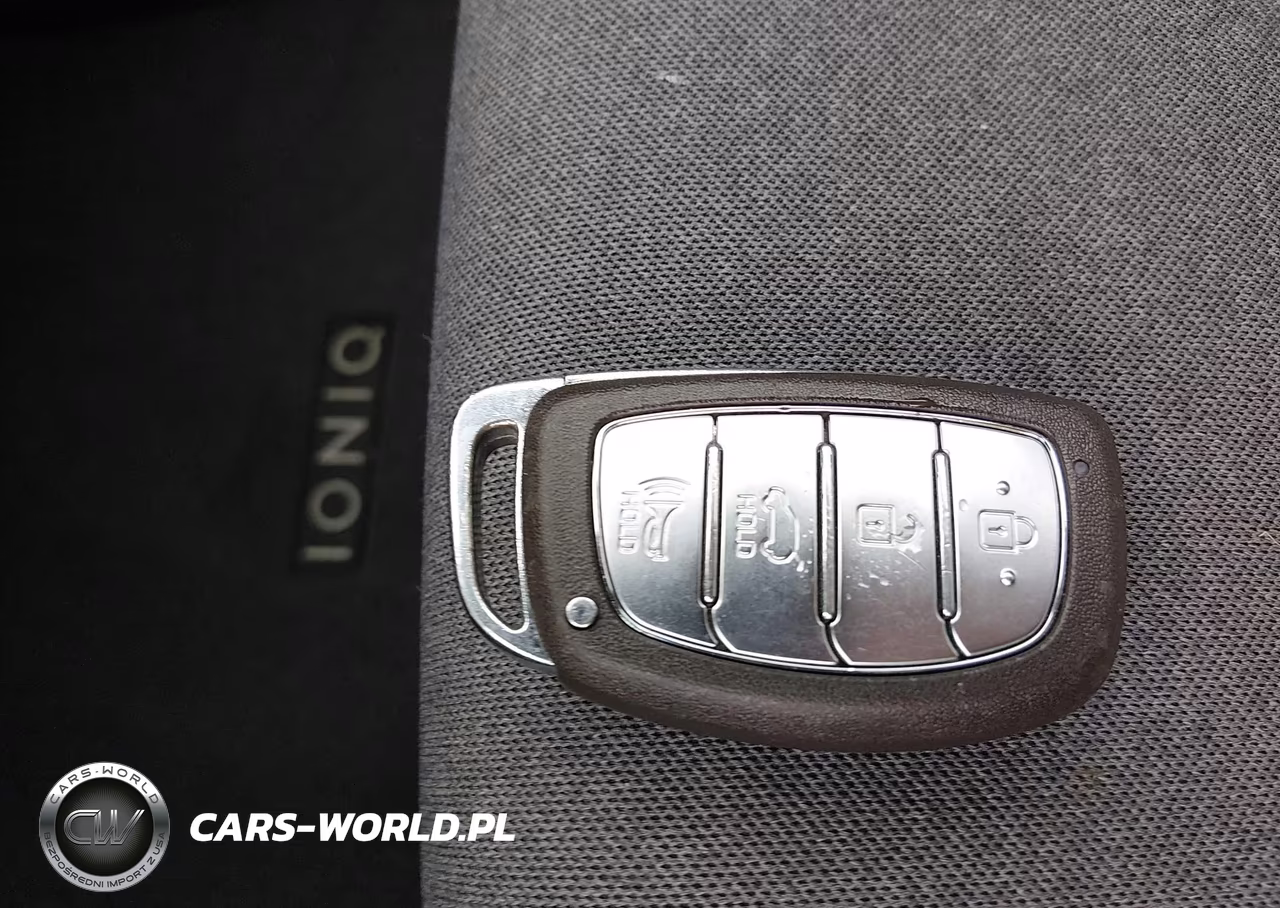 2020 Hyundai Ioniq Hybrid Blue VIN:KMHC65LC3LU221521 - 11