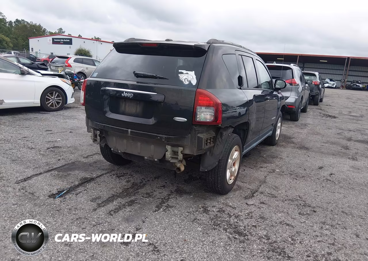 2016 Jeep Compass Latitude VIN:1C4NJCEB9GD651452 - 4