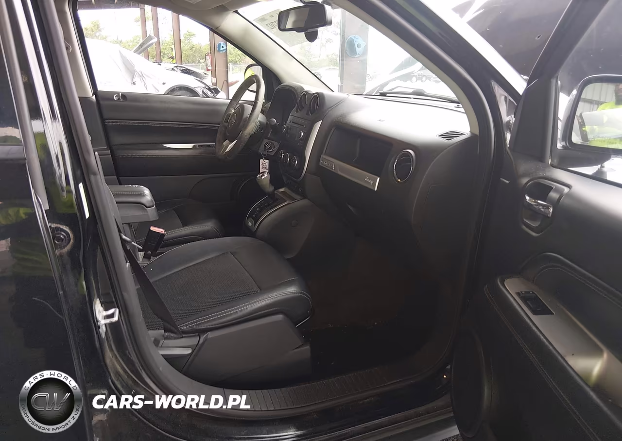 2016 Jeep Compass Latitude VIN:1C4NJCEB9GD651452 - 5