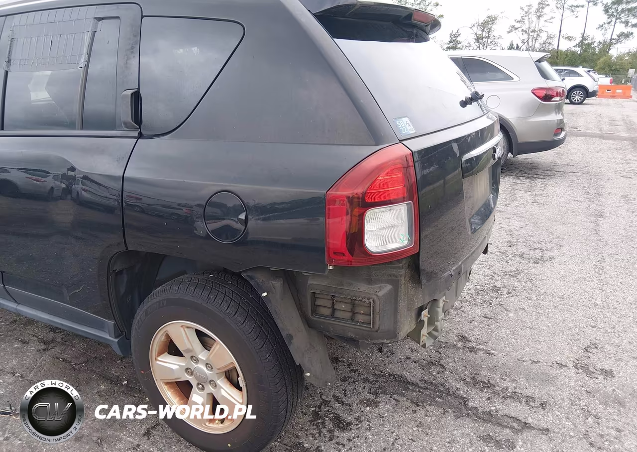 2016 Jeep Compass Latitude VIN:1C4NJCEB9GD651452 - 6
