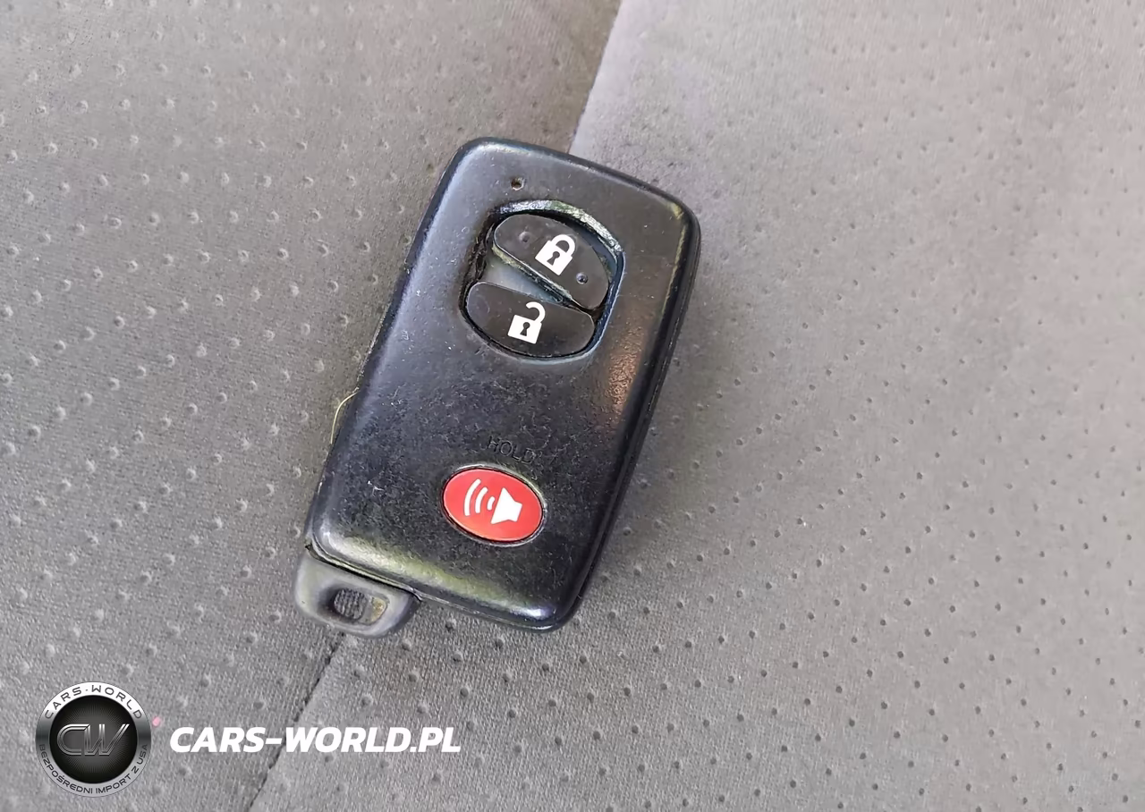 2015 Toyota Prius Two VIN:JTDKN3DU8F1954572 - 11