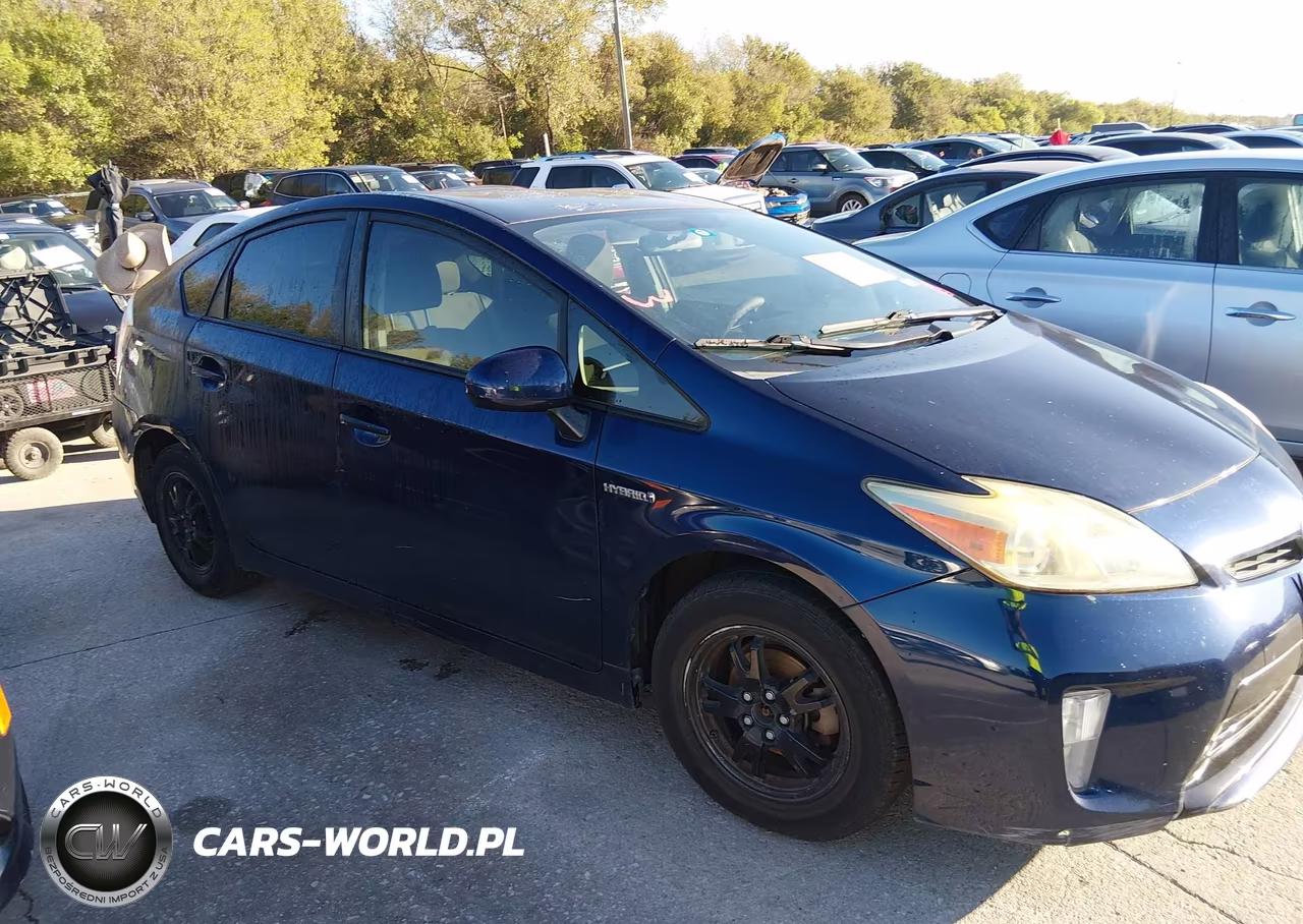 2015 Toyota Prius Two VIN:JTDKN3DU8F1954572 - 13