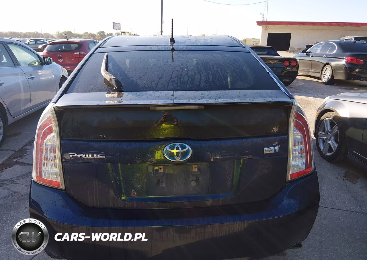 2015 Toyota Prius Two VIN:JTDKN3DU8F1954572 - 16