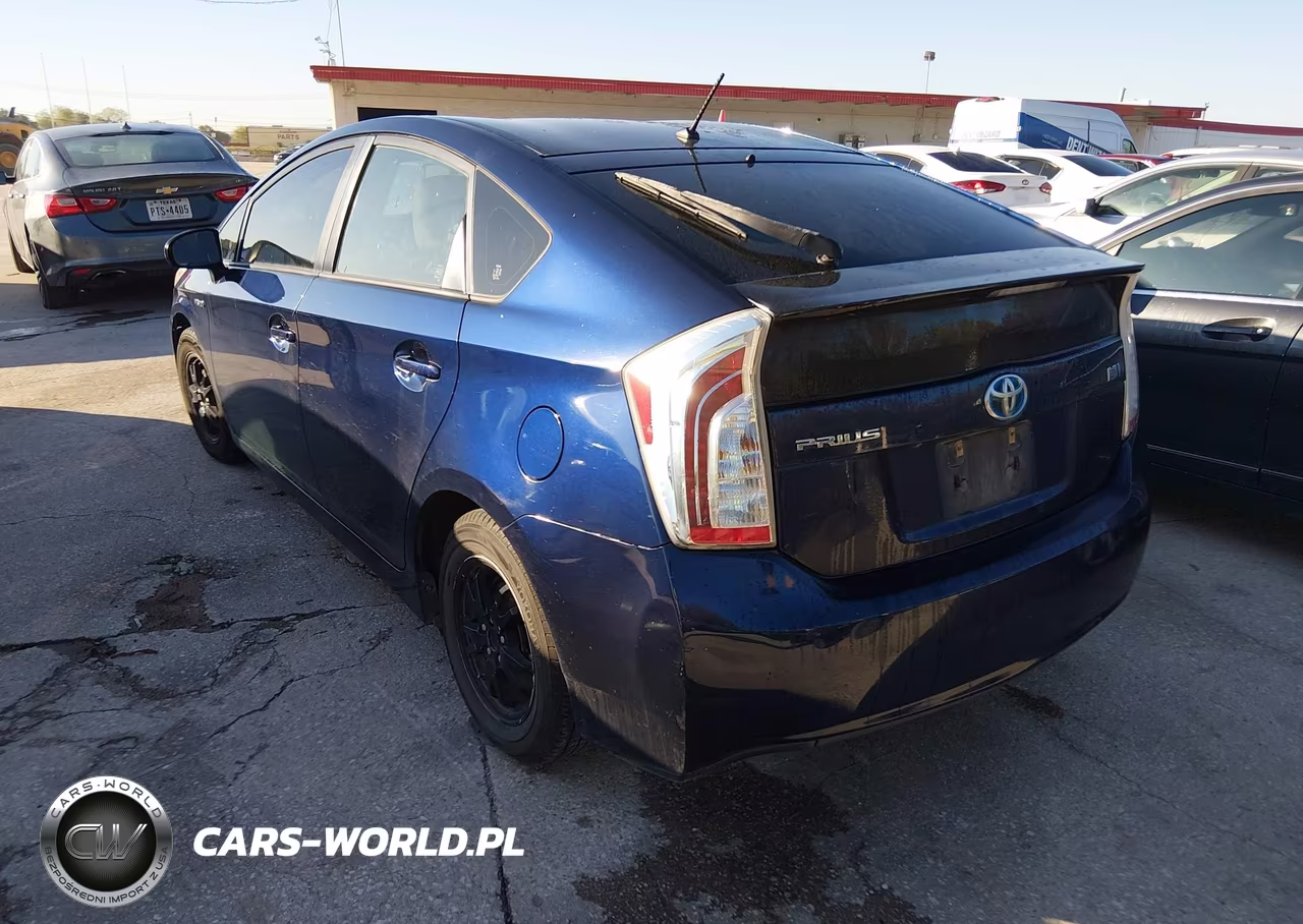 2015 Toyota Prius Two VIN:JTDKN3DU8F1954572 - 3