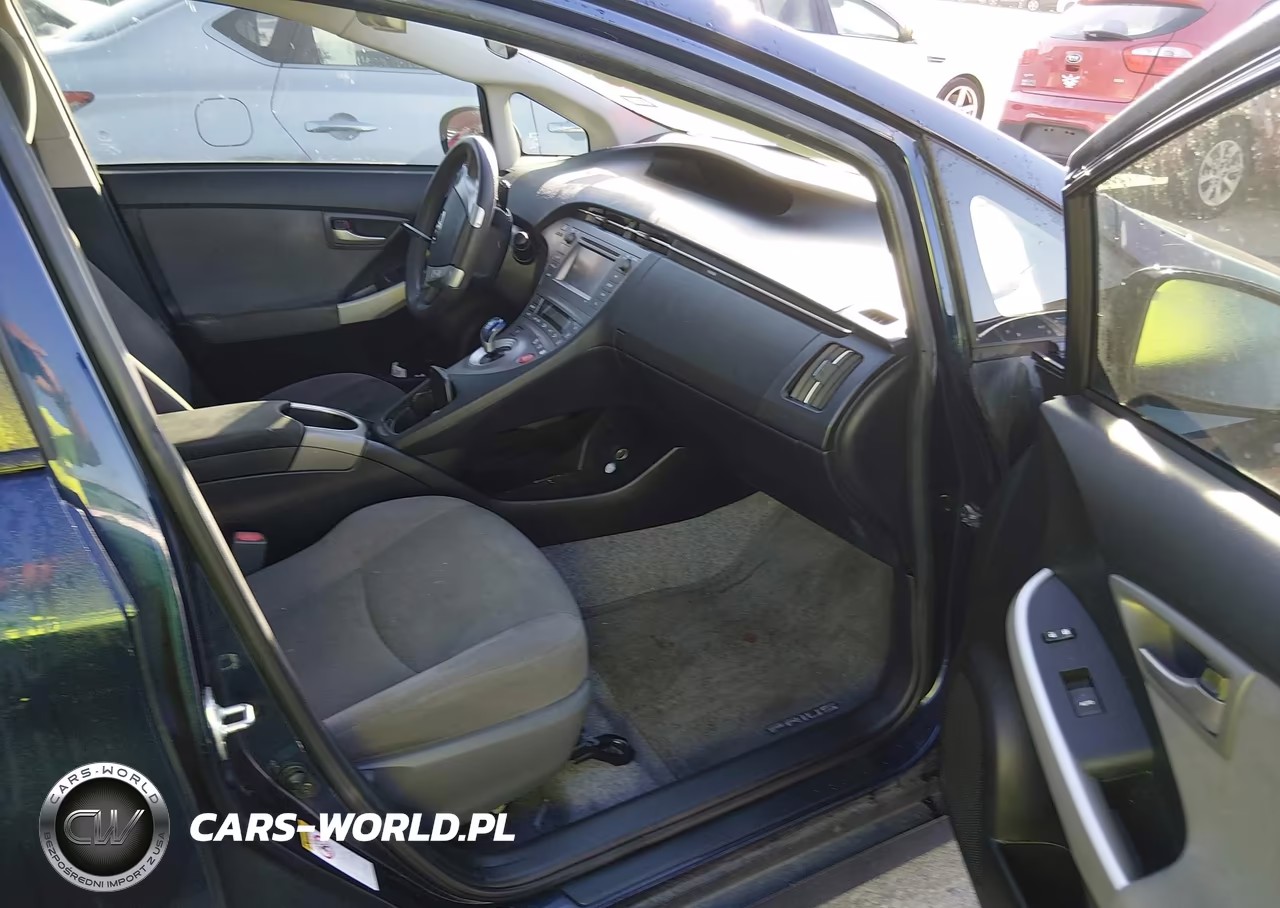 2015 Toyota Prius Two VIN:JTDKN3DU8F1954572 - 5