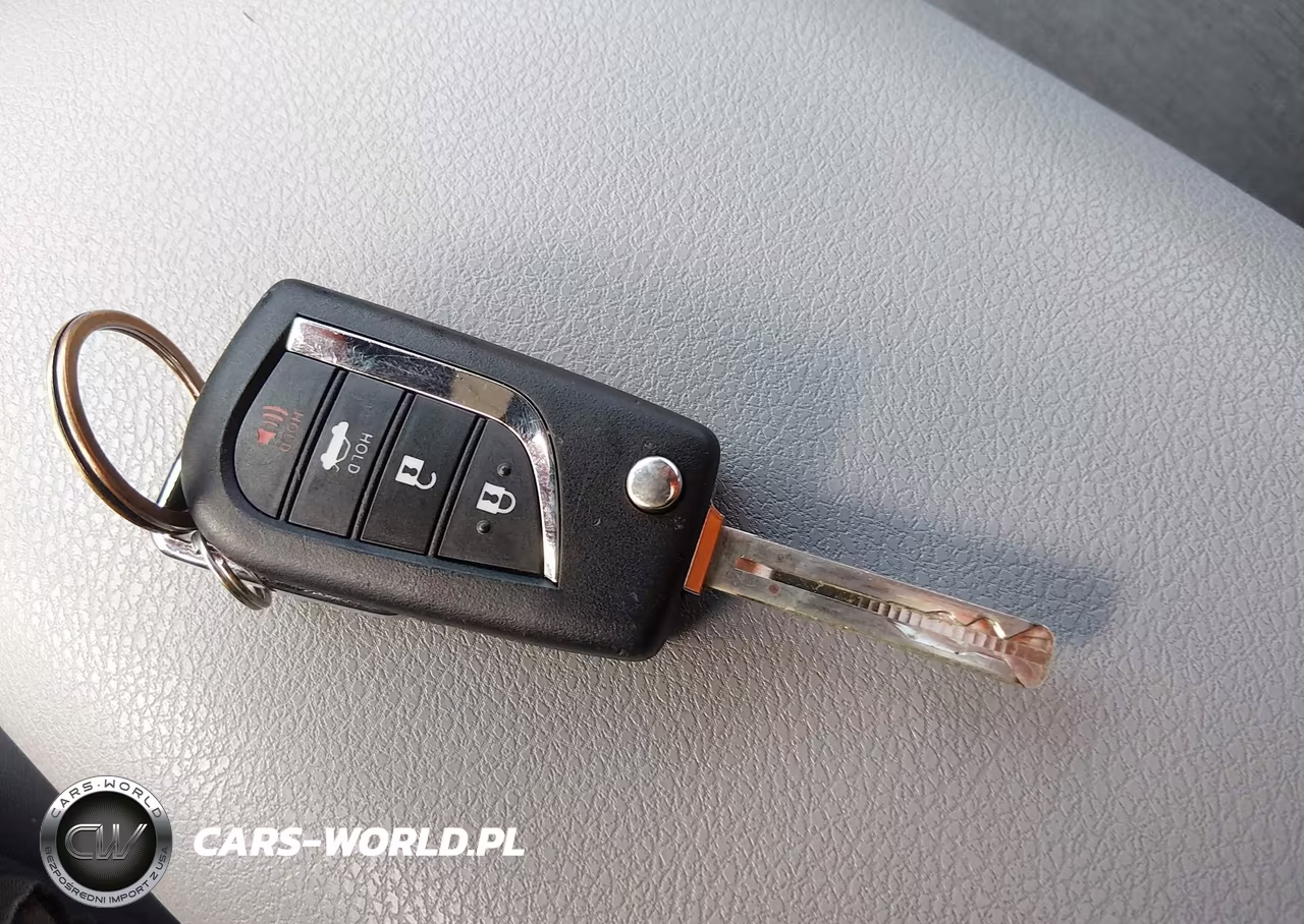 2018 Toyota Camry Le VIN:4T1B11HKXJU540429 - 11